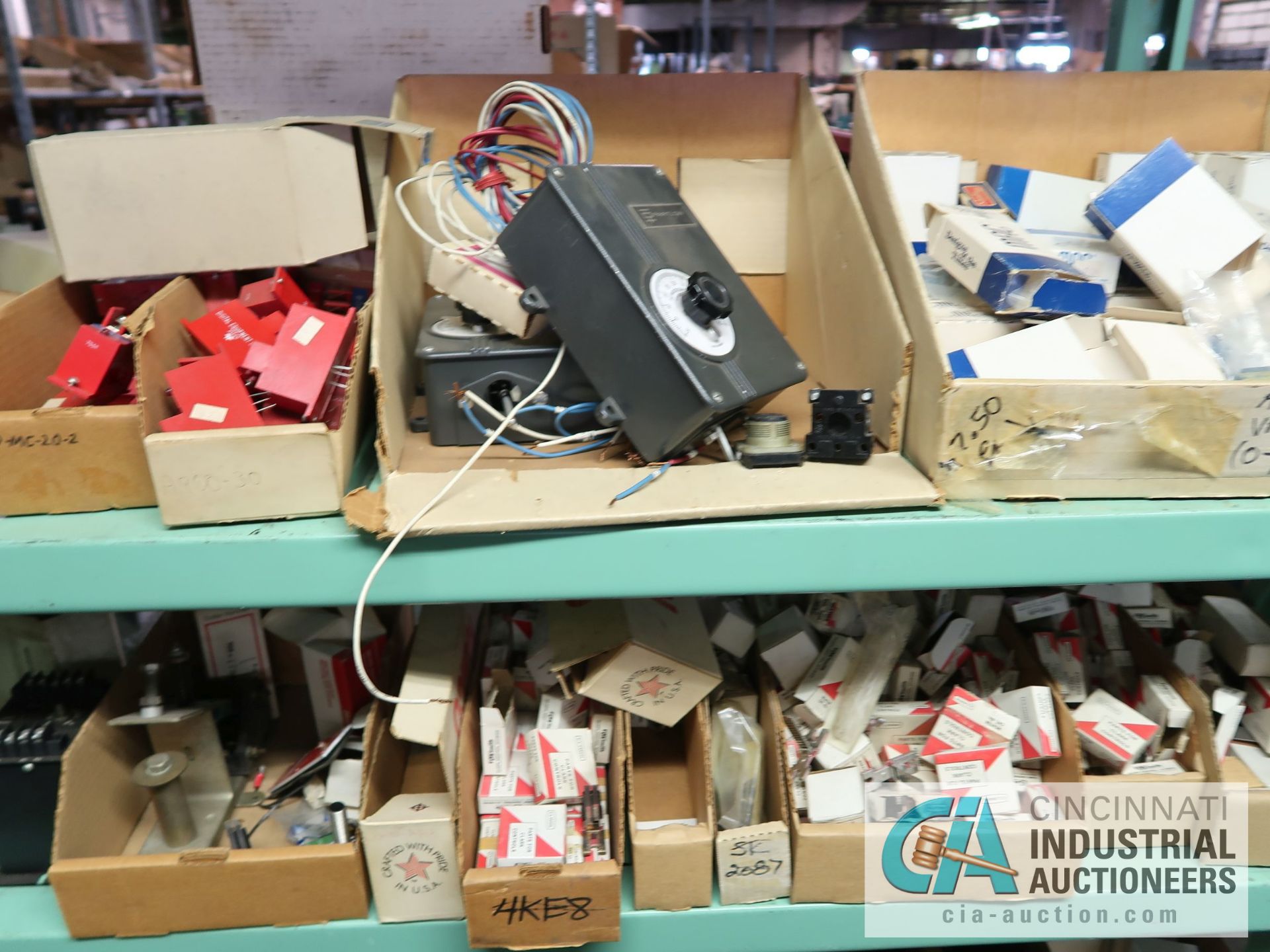 (LOT) CONTENTS OF (3) SECTION GREEN RACK - ALLEN BRADLEY ELECTRICAL COMPONENTS, INDUSTRIAL - Image 11 of 16