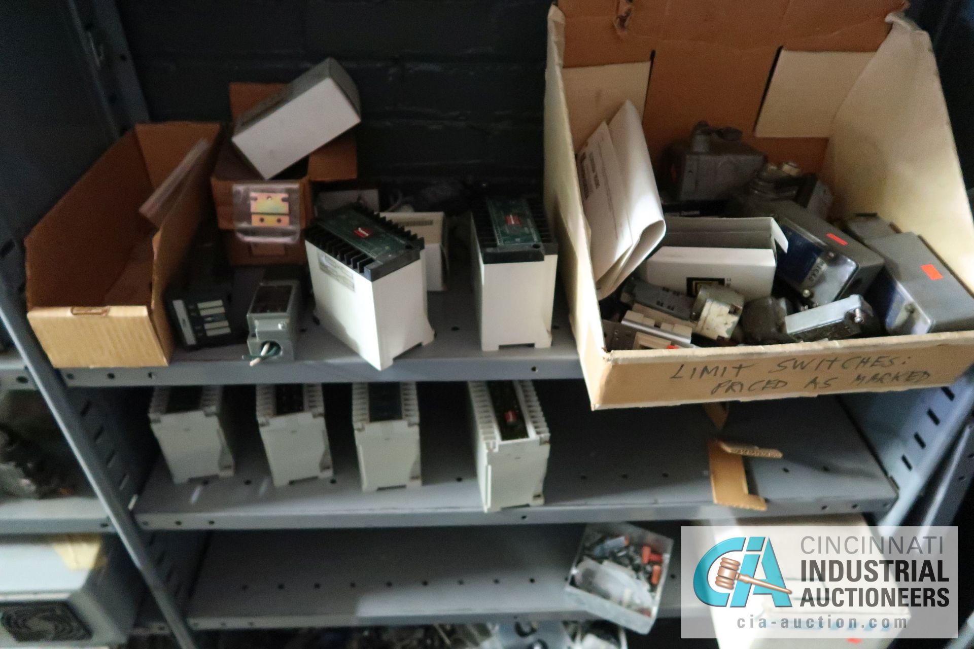 (LOT) CONTENTS OF (10) SECTION SHELVING AND (1) GREEN RACK - ELECTRICAL - PUSH SWITCHES, NAMCO - Image 16 of 27