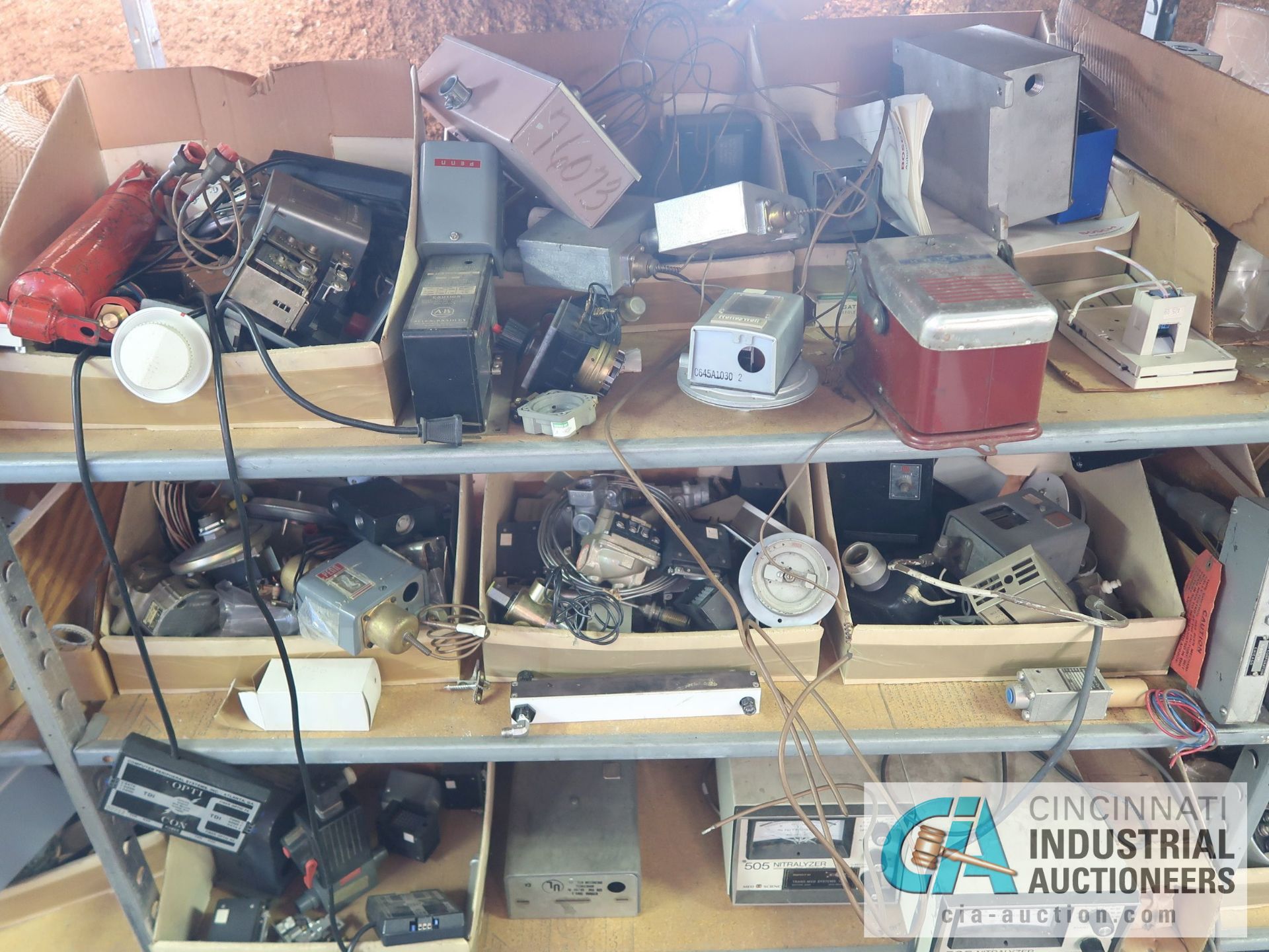 CONTENTS OF (16) SHELVES INCLUDING MISCELLANEOUS VALVES, THERMOSTATS, ANALYZERS, ELECTRICAL, CONTROL - Image 8 of 47