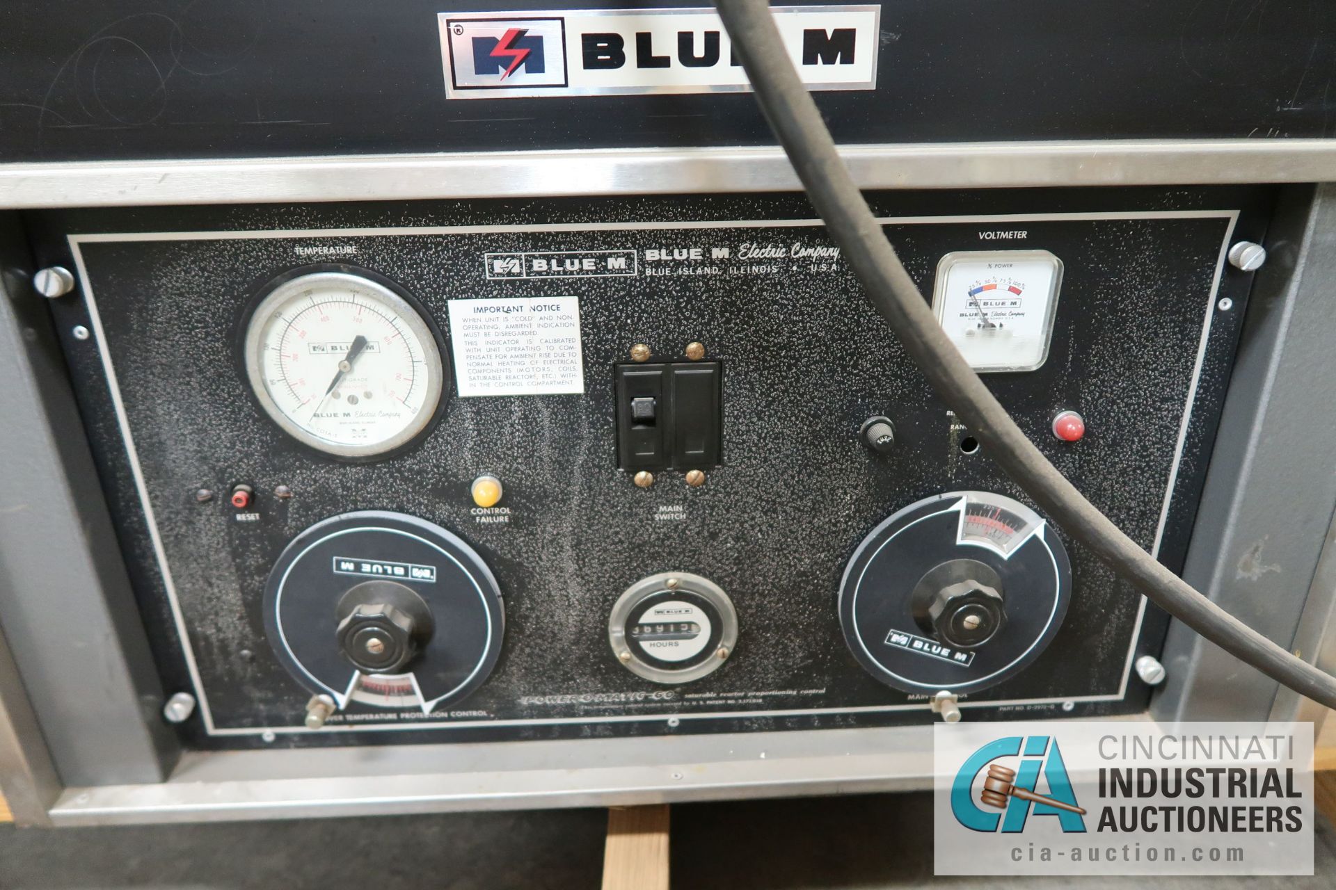 BLUE M IGF-146C-3X ELECTRIC LAB OVEN; S/N IG1-200, TEMP RANGE 100 C TO 316 C, CHAMBER DIMENSIONS 14" - Image 2 of 4