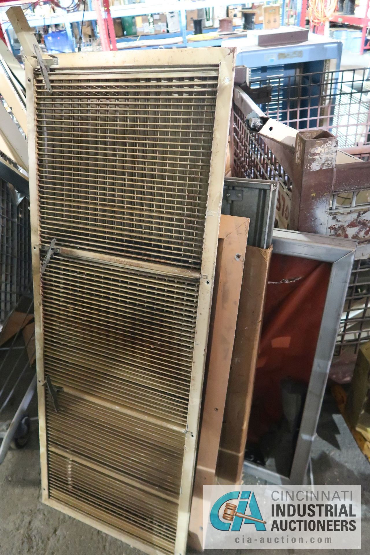 (LOT) CONTENTS OF (2) SECTIONS RACK - INSULATION MATERIAL, WIRE BASKET WITH HARDWARE - Image 4 of 7