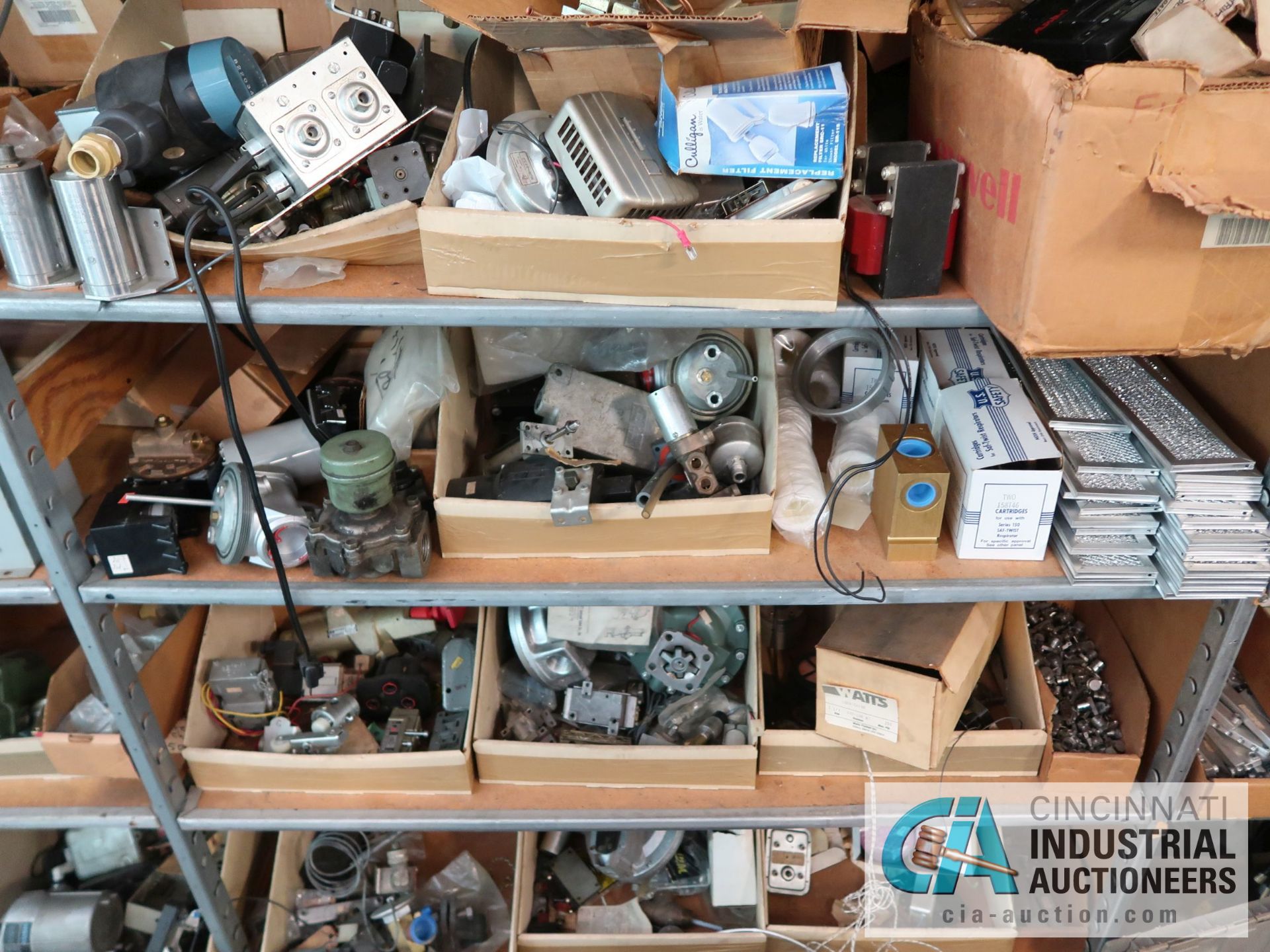 CONTENTS OF (16) SHELVES INCLUDING MISCELLANEOUS VALVES, THERMOSTATS, ANALYZERS, ELECTRICAL, CONTROL - Image 41 of 47