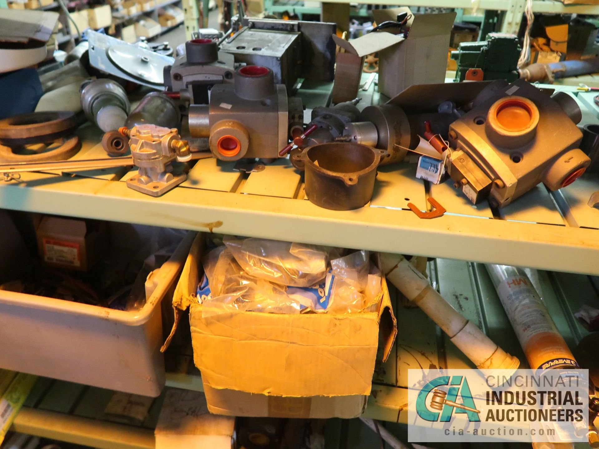 CONTENTS OF (6) RACKS INCLUDING MISCELLANEOUS VALVES, SEALS, FILTERS, PLUMBING PARTS, FIRE SPRINKLER - Image 15 of 26