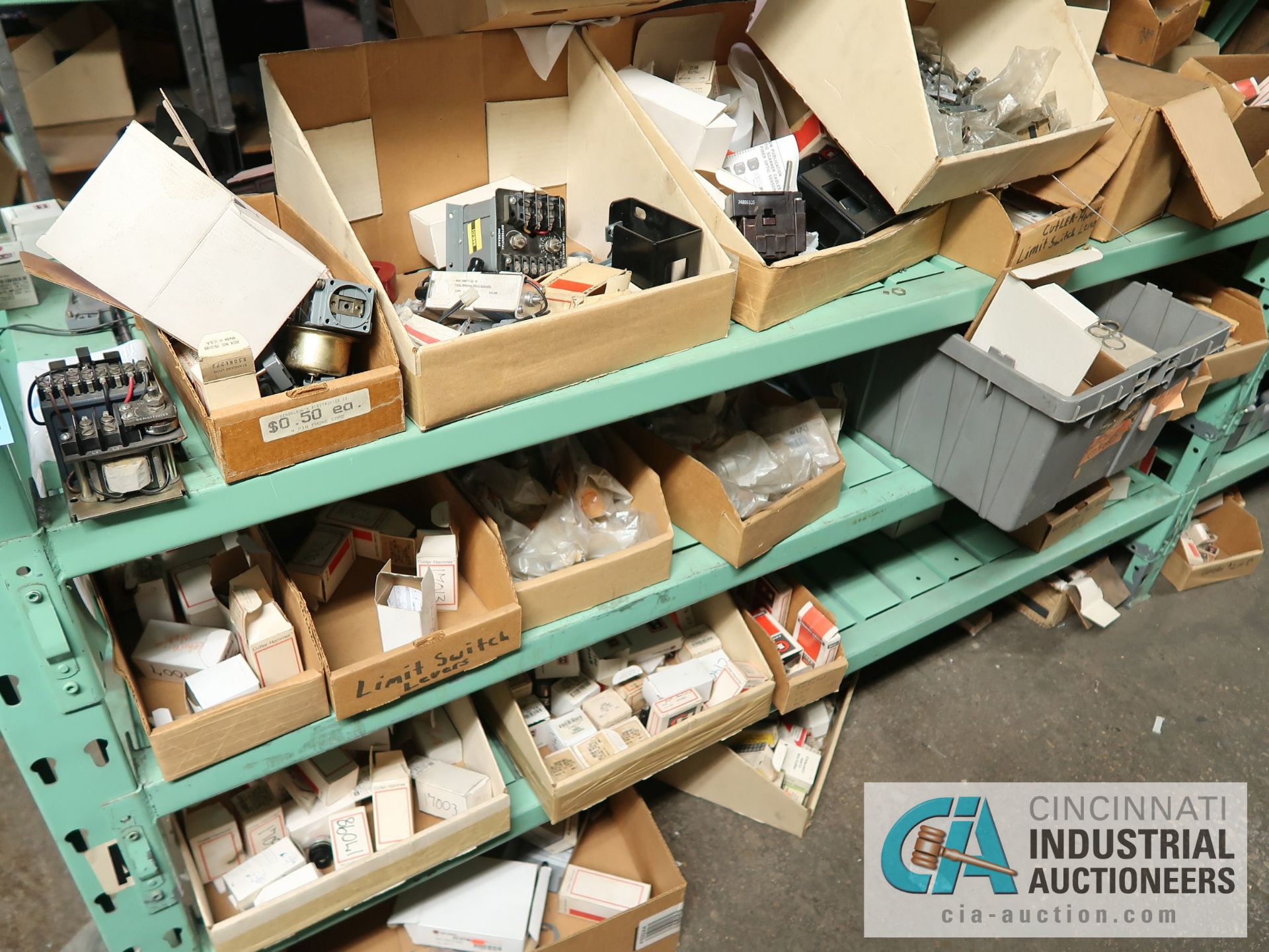 (LOT) CONTENTS OF (3) SECTION GREEN RACK - ALLEN BRADLEY ELECTRICAL COMPONENTS, INDUSTRIAL - Image 3 of 16