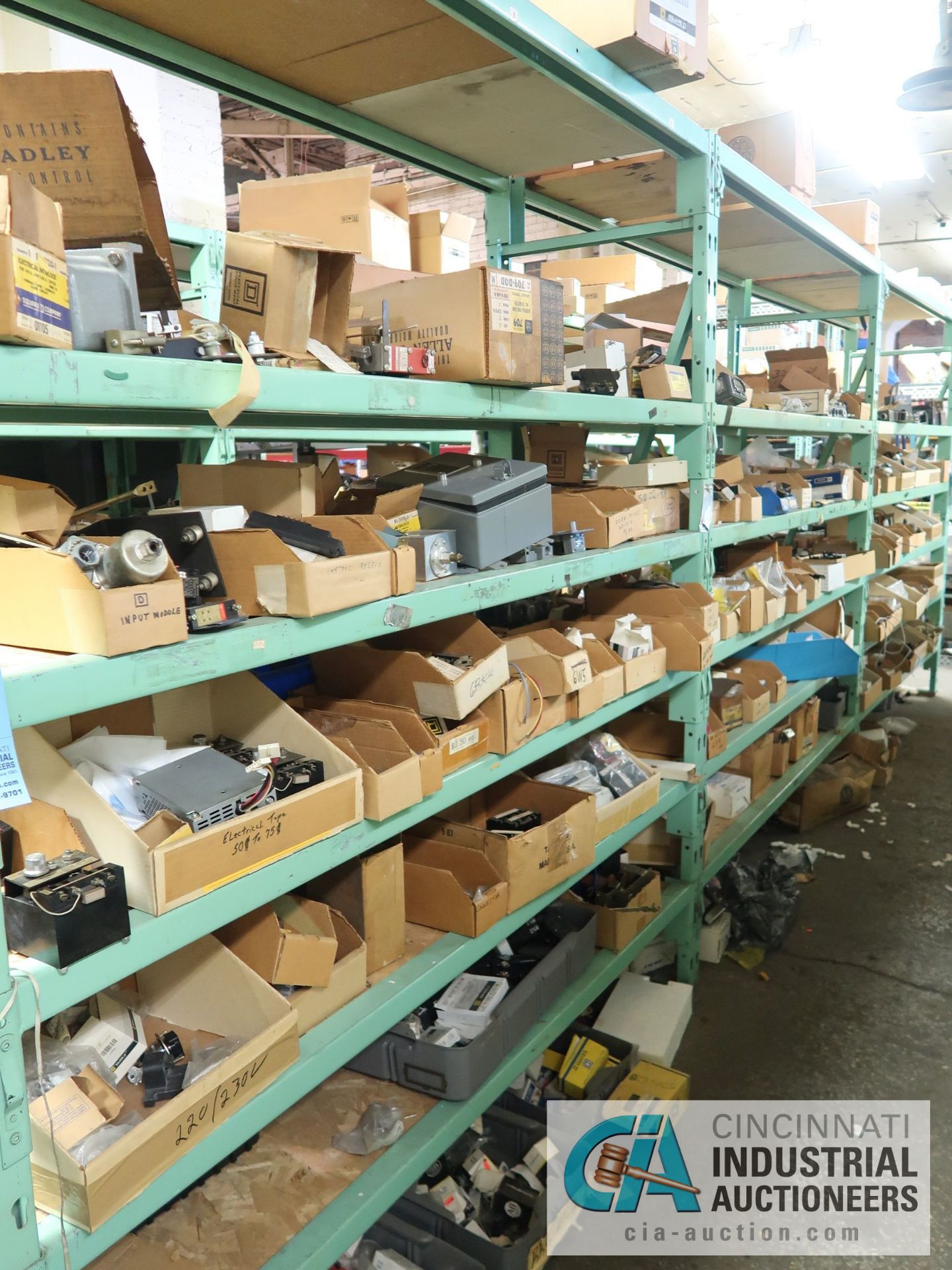 (LOT) CONTENTS OF (3) SECTION GREEN RACK - ALLEN BRADLEY ELECTRICAL COMPONENTS, INDUSTRIAL