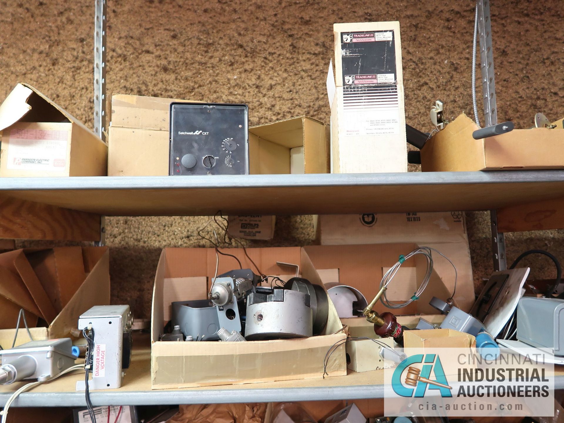 CONTENTS OF (16) SHELVES INCLUDING MISCELLANEOUS VALVES, THERMOSTATS, ANALYZERS, ELECTRICAL, CONTROL - Image 20 of 47
