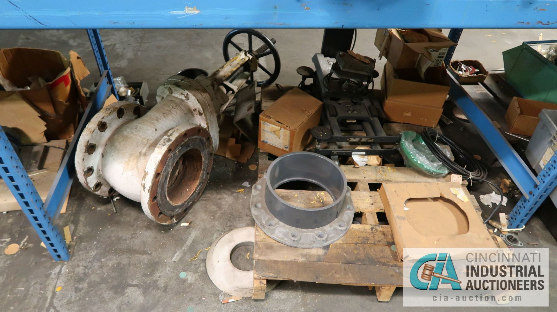 (LOT) ASSORTED ABRASIVES, GRINDING WHEELS AND HARDWARE ON (5) SECTIONS BLUE RACK AND IN WIRE BASKET - Image 18 of 24