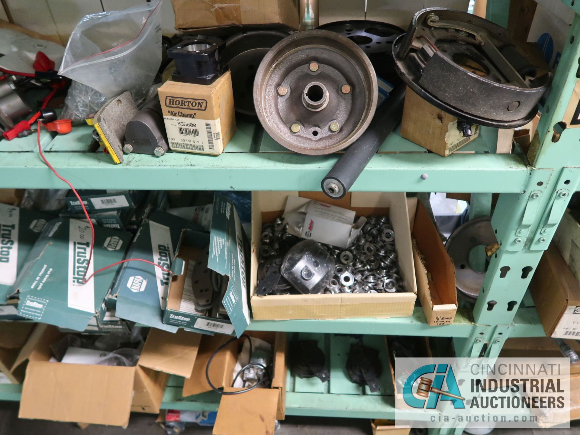 CONTENTS OF (6) RACKS INCLUDING MISCELLANEOUS AUTOMOTIVE PARTS, BREAKS, ROTORS, GASKETS, MOUNTING - Image 35 of 38