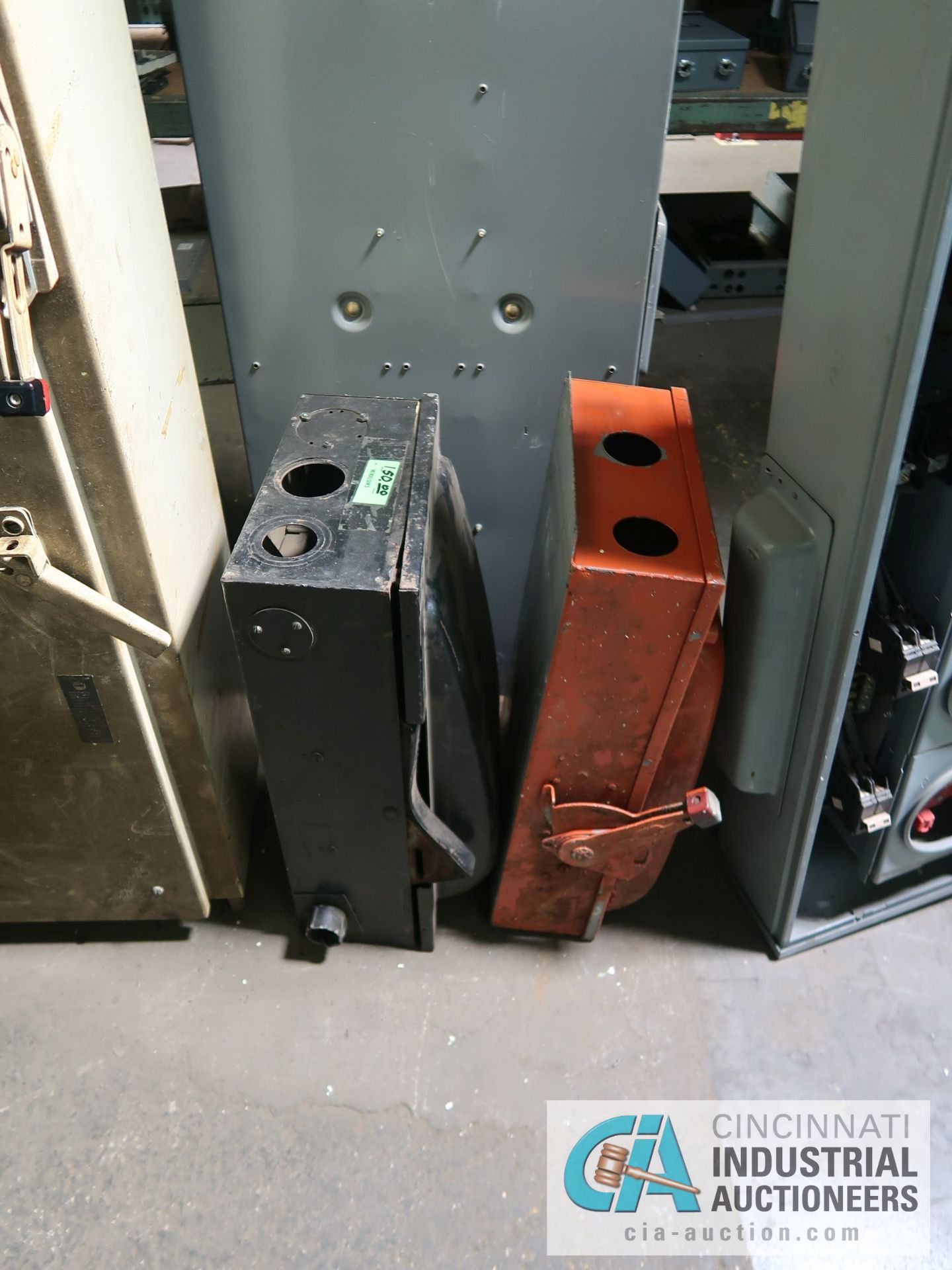 (LOT) LARGE ELECTRIC BOXES AND SWITCHES - Image 4 of 12