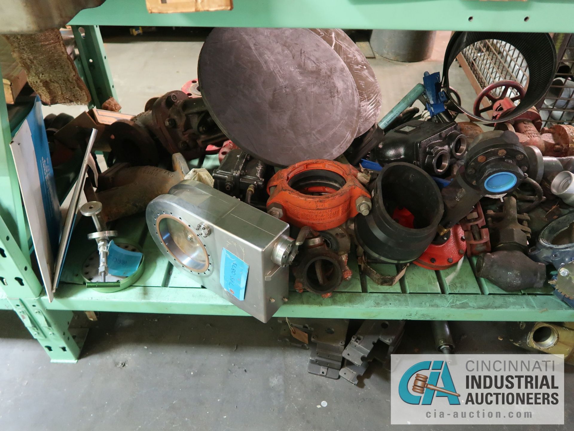 CONTENTS OF (6) RACKS INCLUDING MISCELLANEOUS VALVES, SEALS, FILTERS, PLUMBING PARTS, FIRE SPRINKLER - Image 4 of 26