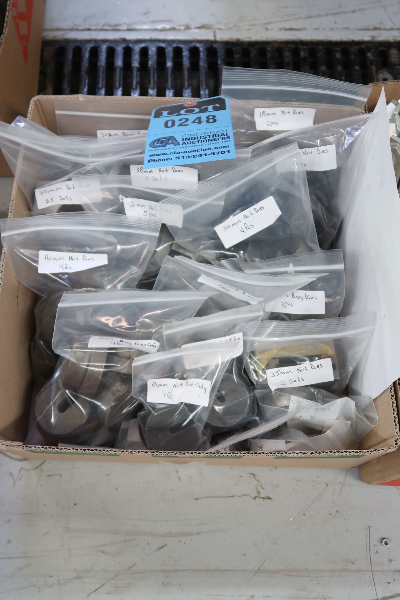 (LOT) ASSORTED PRESETTING METRIC BODY DIES (E02), AND METRIC NUT DIES (E02), APPROX. (65) PIECES, IN