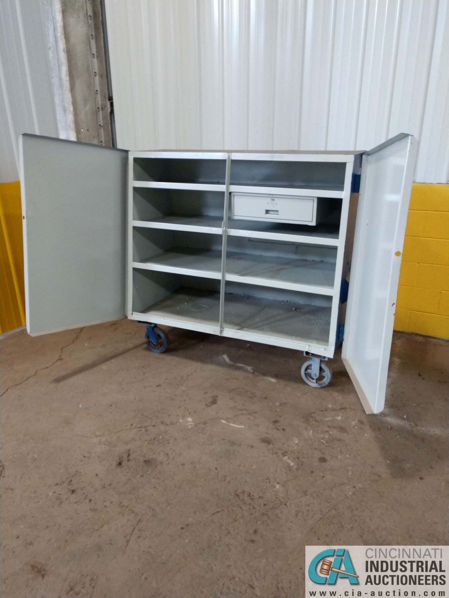 32" X 60" X 58" BLUE PORTABLE JOBOX CABINET ON ROLLING CASTERS **LOCATED AT 1400 OAK ST., TOLEDO, - Image 2 of 2