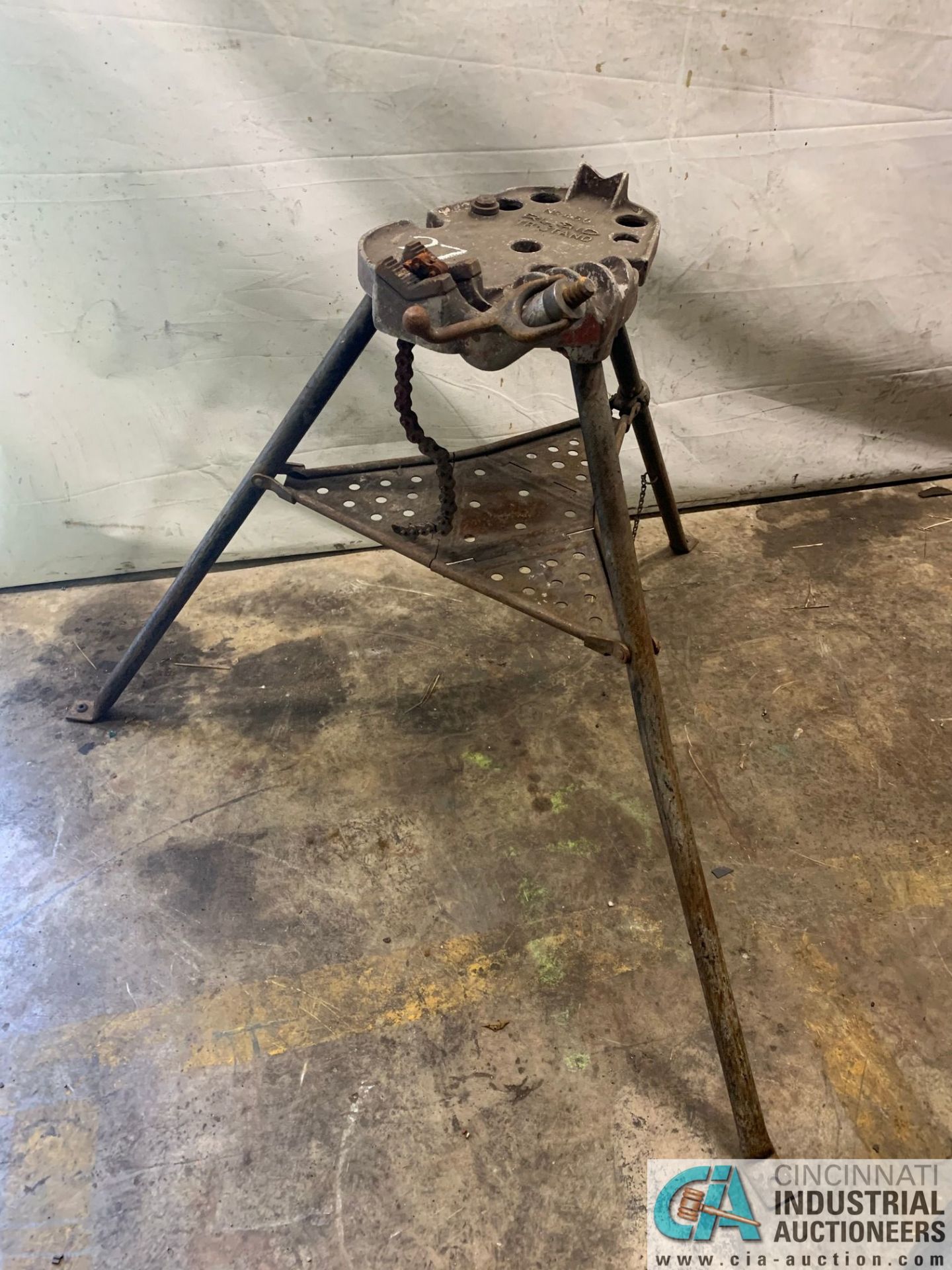 RIDGID 450 PORTABLE TRISTAND CHAIN PIPE VISE MODEL 40222, 1/8" TO 5" CAPACITY **LOCATED AT 1400
