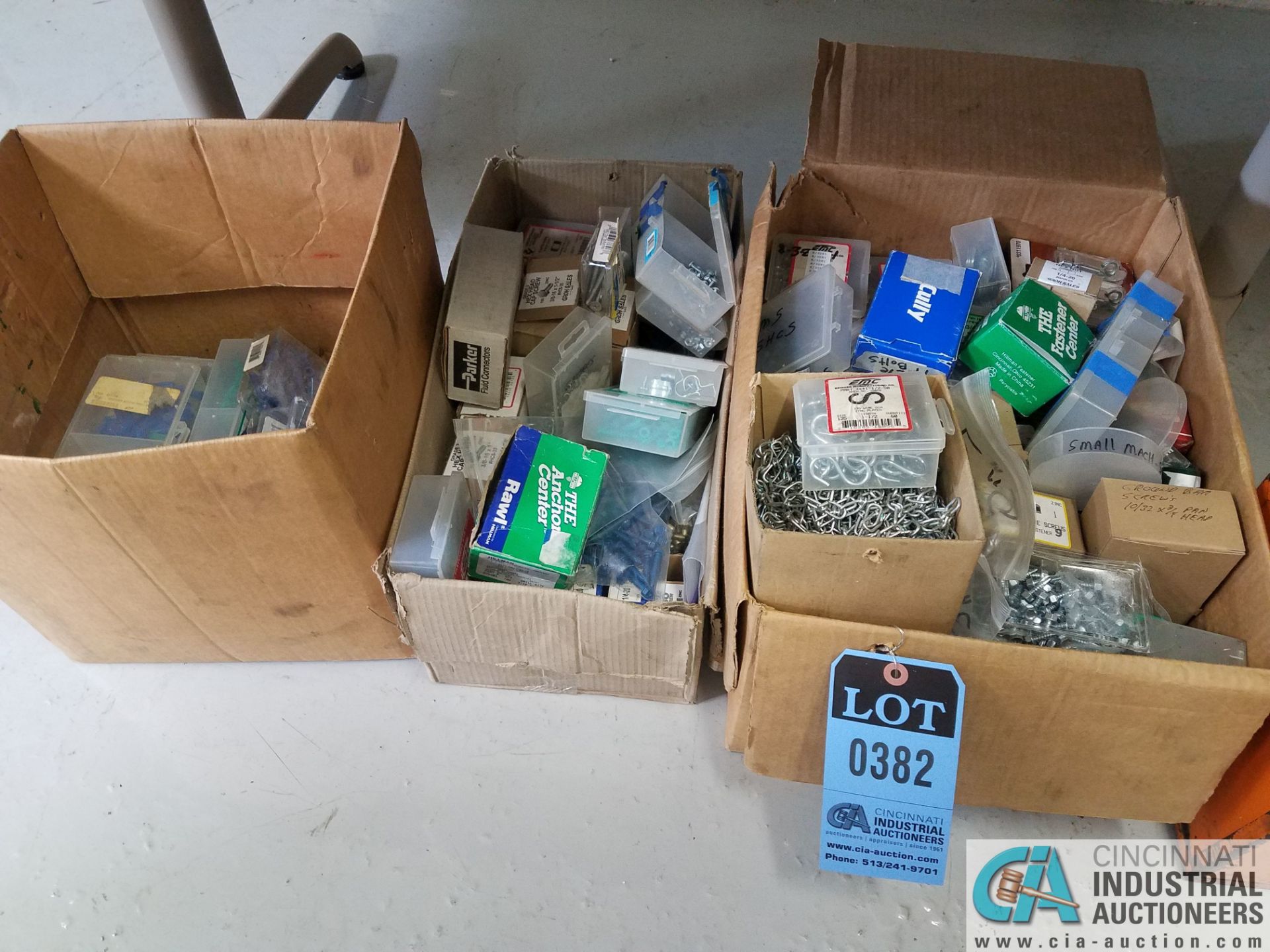 (LOT) MISCELLANEOUS HARDWARE, NUTS, BOLTS, ACHORS