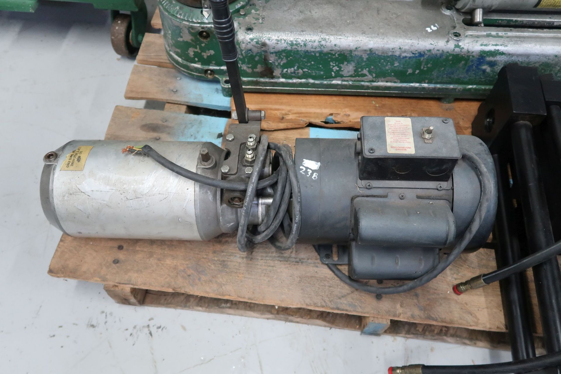 (LOT) PARKER HOSE CRIMPING CYLINDER AND PARKER HOSE CRIMPING PUMP - Image 3 of 3