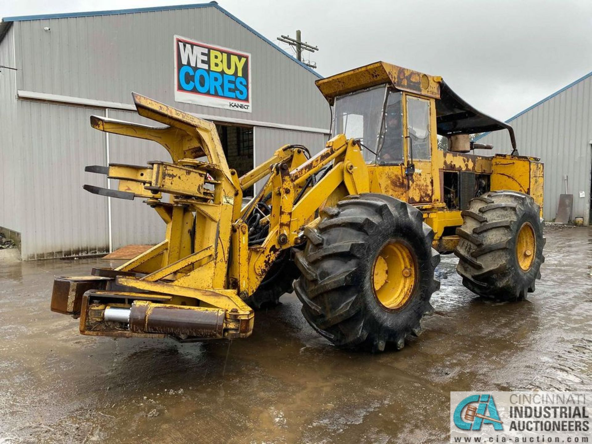 HYDRO-AX MODEL 621 RUBBER TIRE FELLER BUNCHER, DETROIT DIESEL ENGINE, 5,100 HOURS; S/N 2230