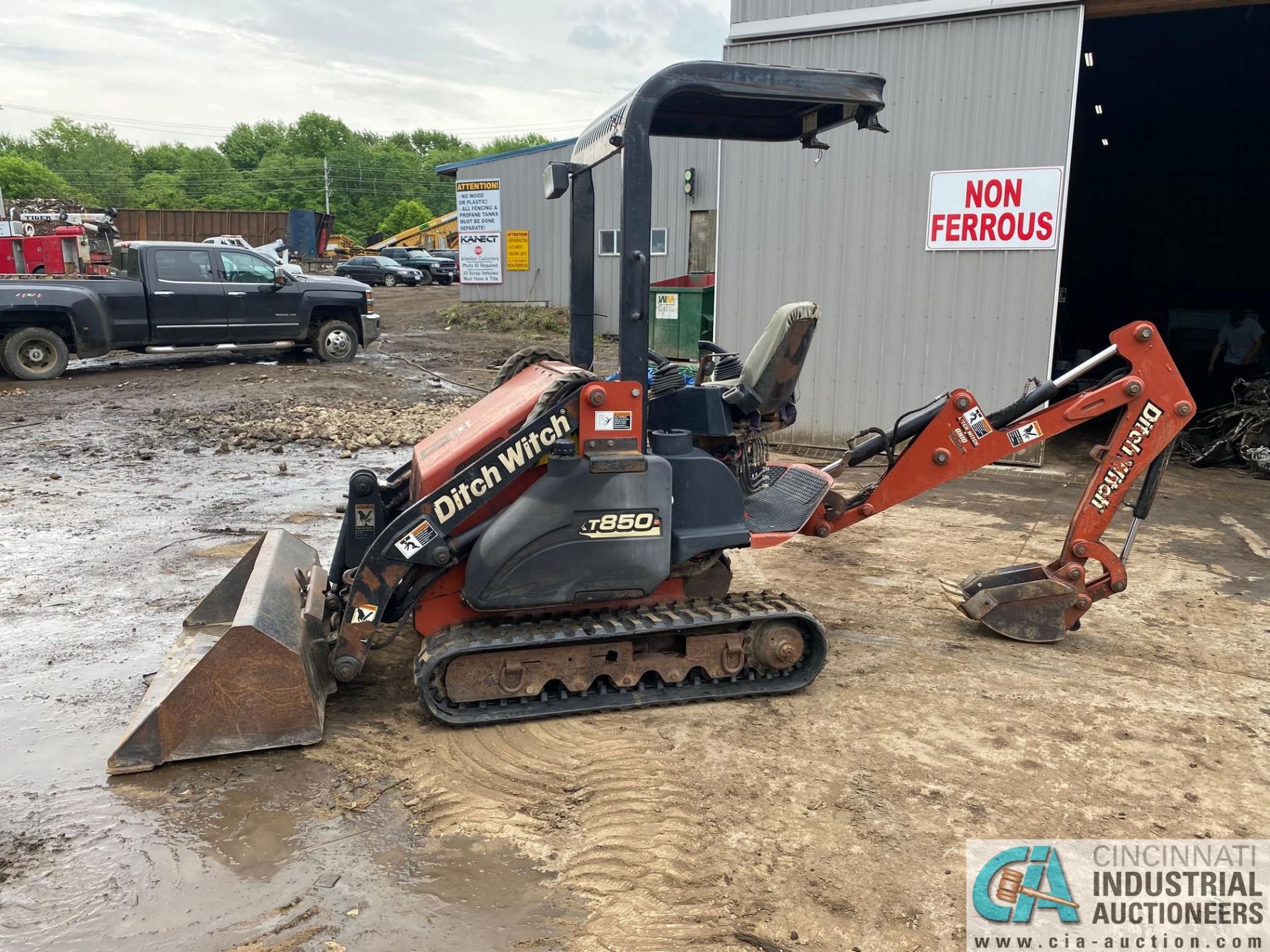 DITCH WITCH MODEL XT850 KUBOTA DIESEL POWERED LOADER / BACKHOE, 1,771 HOURS