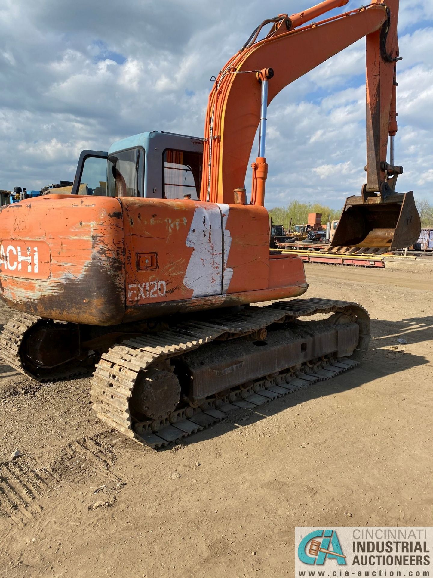 HITACHI EX120-3 TRACK EXCAVATOR; S/N 21V-42658, 8,650 HOURS, WITH 42" BUCKET - Image 2 of 10