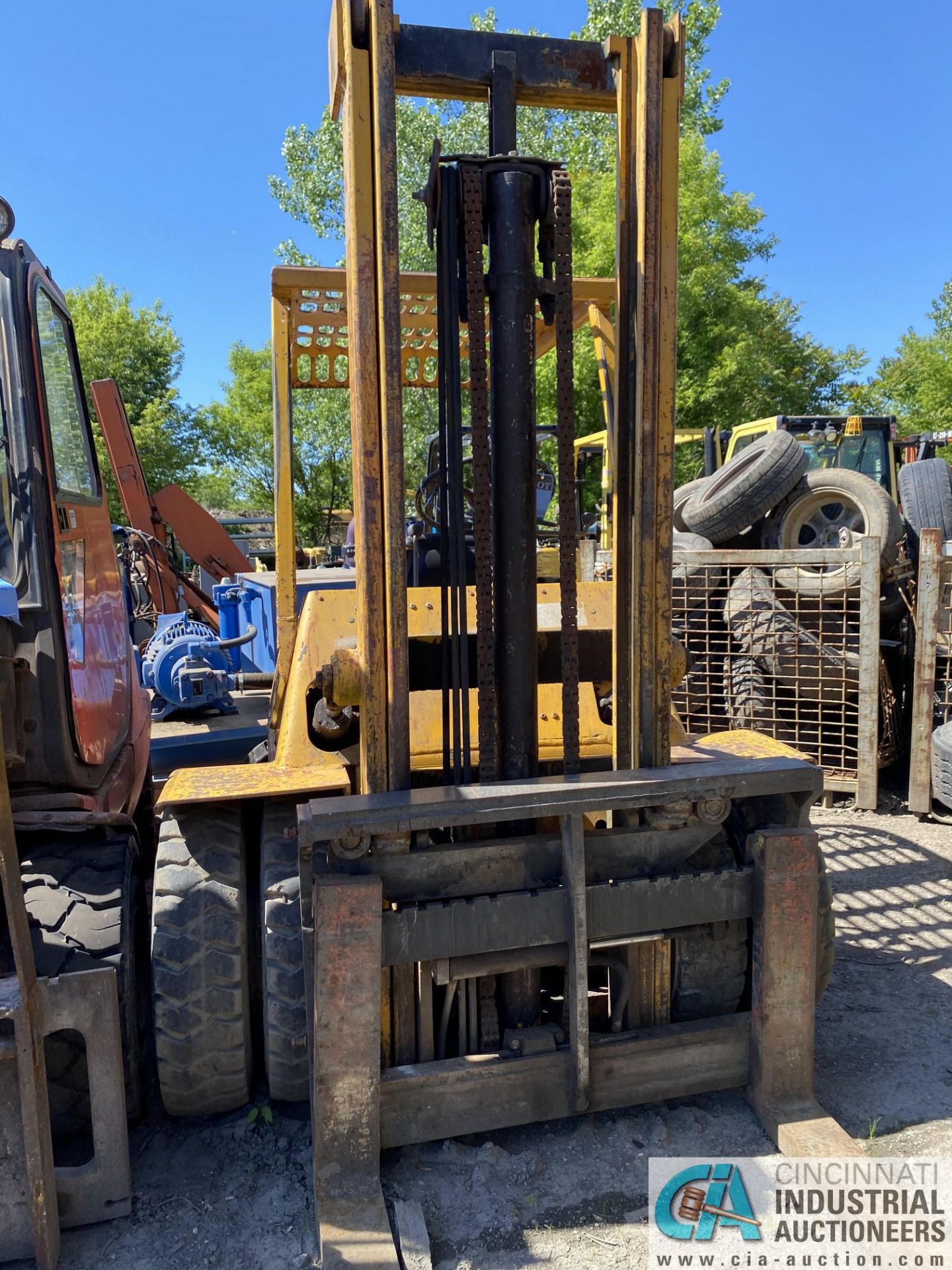 HYSTER DUAL PNEUMATIC TIRE GAS FORKLIFT, 2-STAGE MAST, 48" FORKS - Image 3 of 4