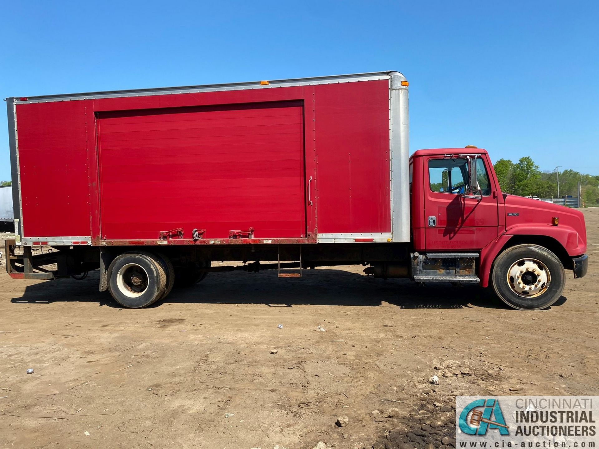 2002 FREIGHTLINER FL70 SINGLE AXLE DUAL WHEEL BOX TRUCK, MILES N/A, VIN # 1FVABSAK62HJ78661 - Image 2 of 9