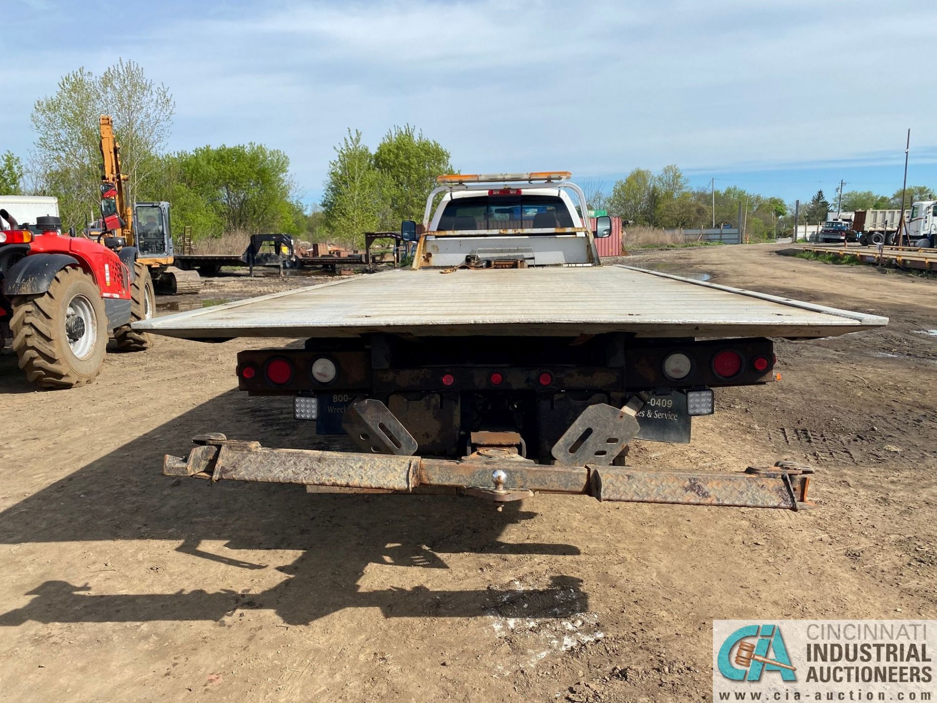 2008 DODGE DUALLY 4X4 ROLLBACK, 19' ALUMINUM DECK, 6.7 LITER CUMMINS TURBO DIESEL ENGINE, RAMESY - Image 4 of 11