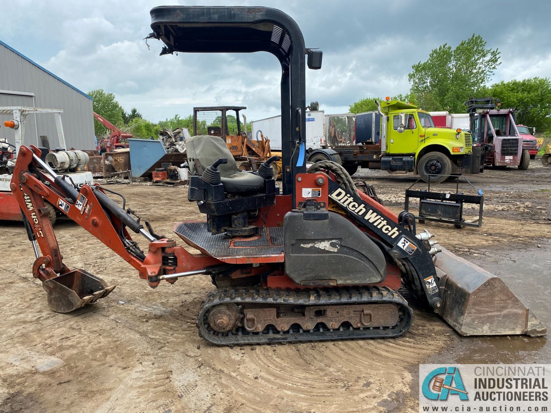 DITCH WITCH MODEL XT850 KUBOTA DIESEL POWERED LOADER / BACKHOE, 1,771 HOURS - Image 2 of 10