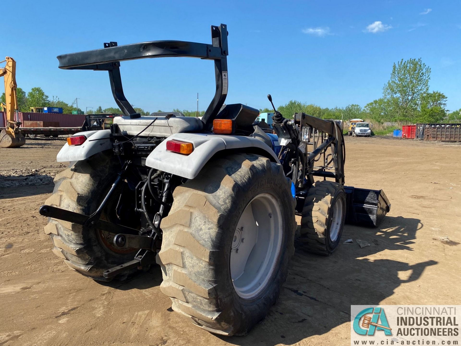 FARMTRAC DT360 4-SPEED DIESEL POWERED TRACTOR WITH FRONT LOADER, 2,500+ HOURS, 4WD, SSL, QUICK - Image 6 of 9