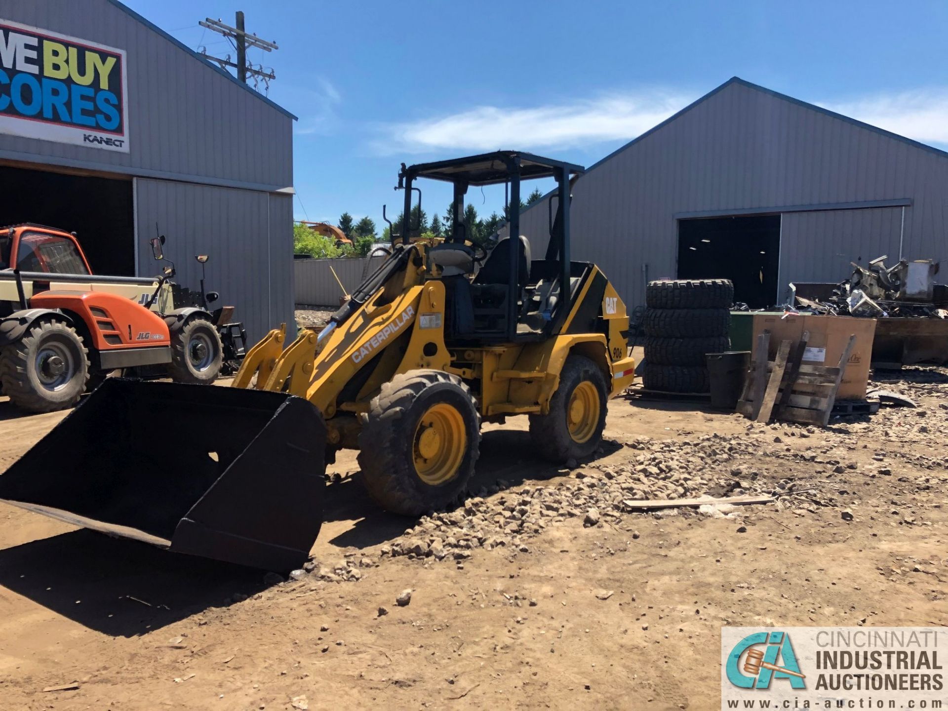 CATERPILLAR 906 ARTICULATED RUBBER TIRE LOADER, 74" BUCKET, S/N 6ZS00688 - Image 2 of 6