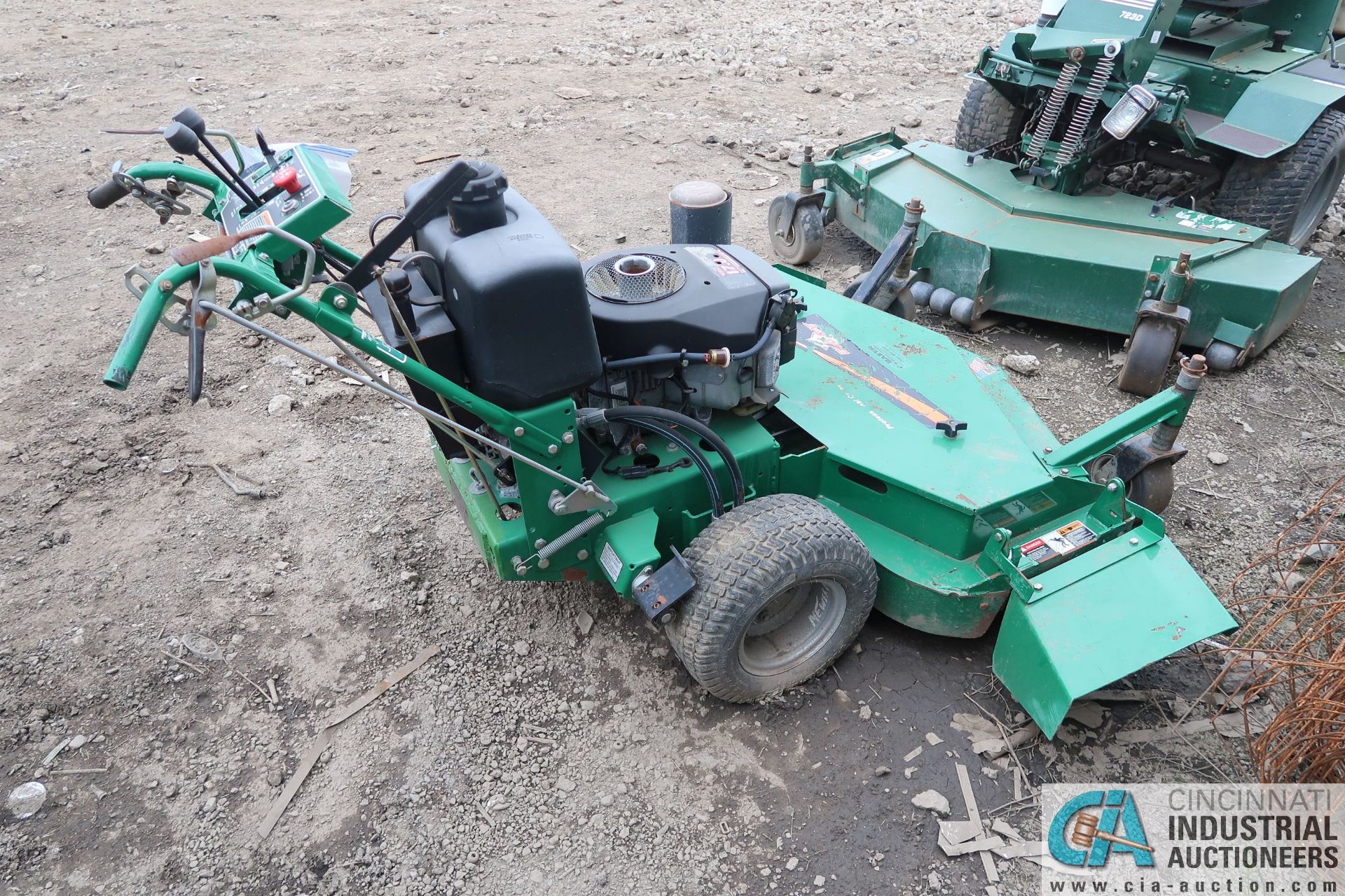 48" TEXTRON BOB CAT MODEL 930323 GAOLINE POWERED WALK BEHIND SELF DRIVE LAWN MOWER, SPEED CONTROL - Image 2 of 4