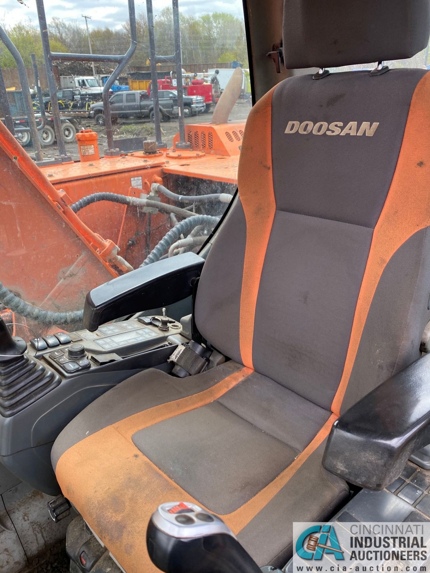 DOOSAN DX180LC-3 EXCAVATOR, ____ HOURS, DOOSAN CYLINDER DIESEL ENGINE, S/N DHKCEBANAE0004217, WITH - Image 8 of 10