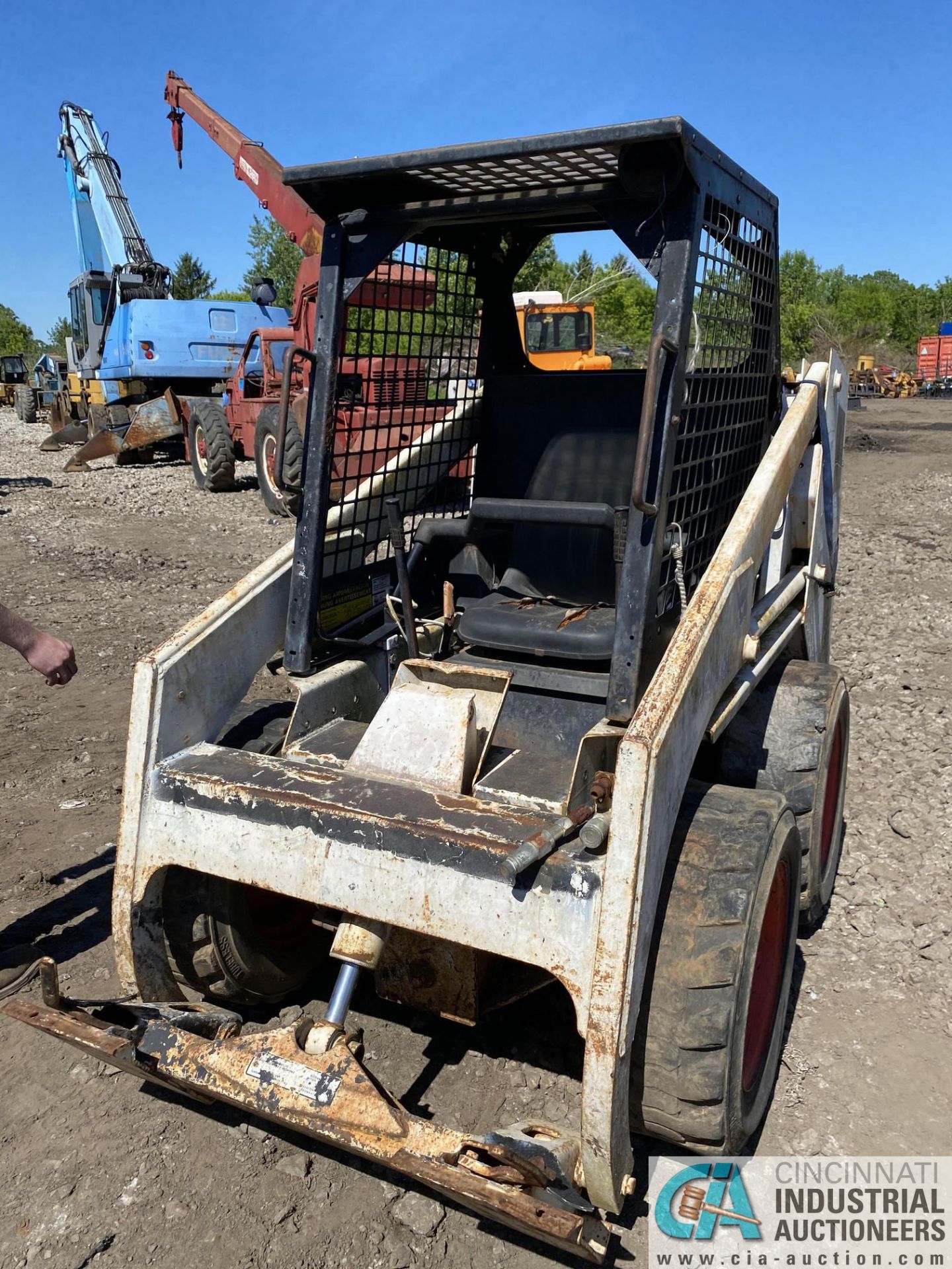 BOBCAT 642 GAS ENGINE SKID STEER - Image 2 of 3