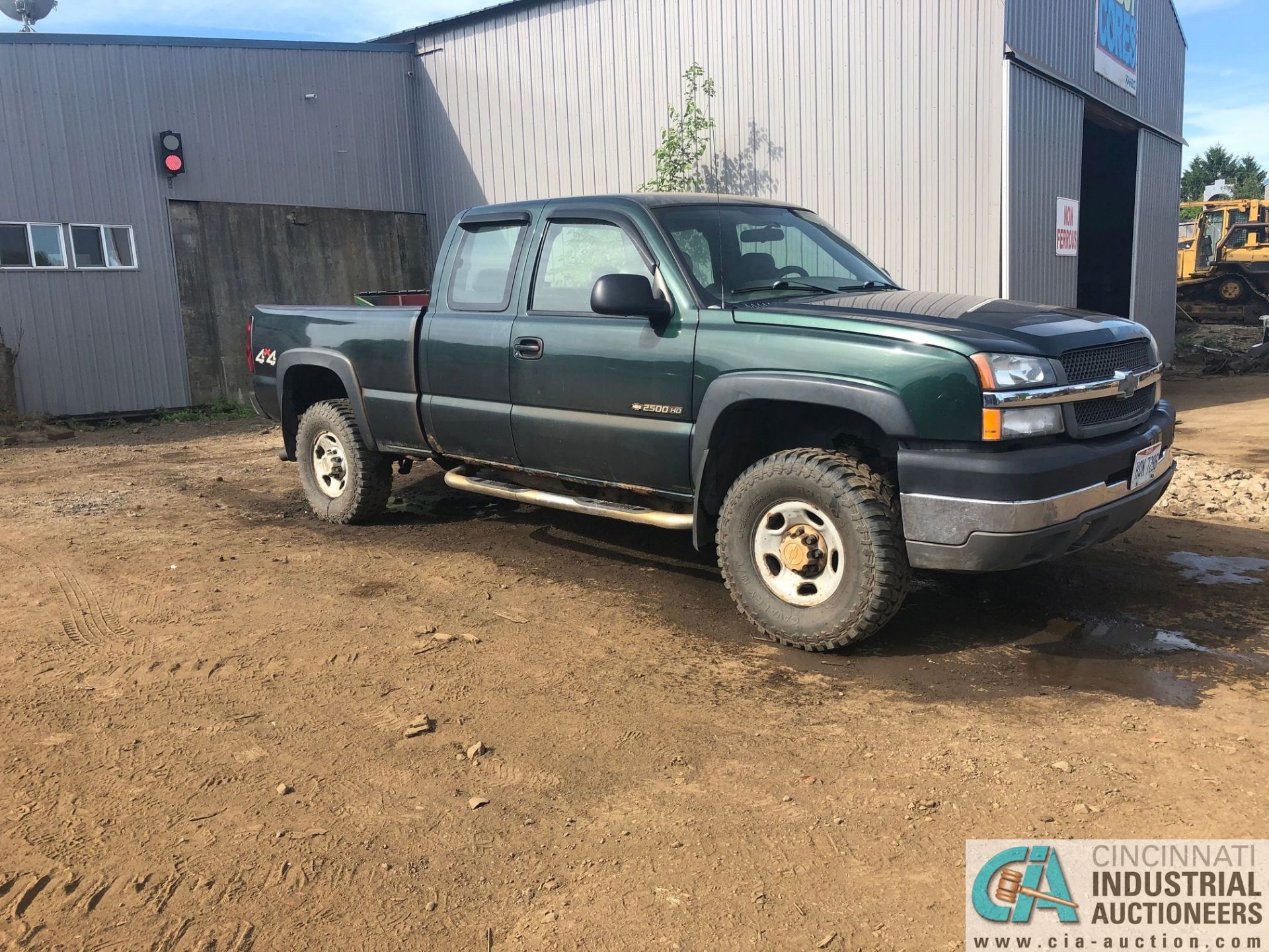 **2004 CHEVROLET 2500 HD FOUR-WHEEL DRIVE CREW CAB PICKUP TRUCK; VIN #1GCHK29U54E312127 - Image 2 of 5