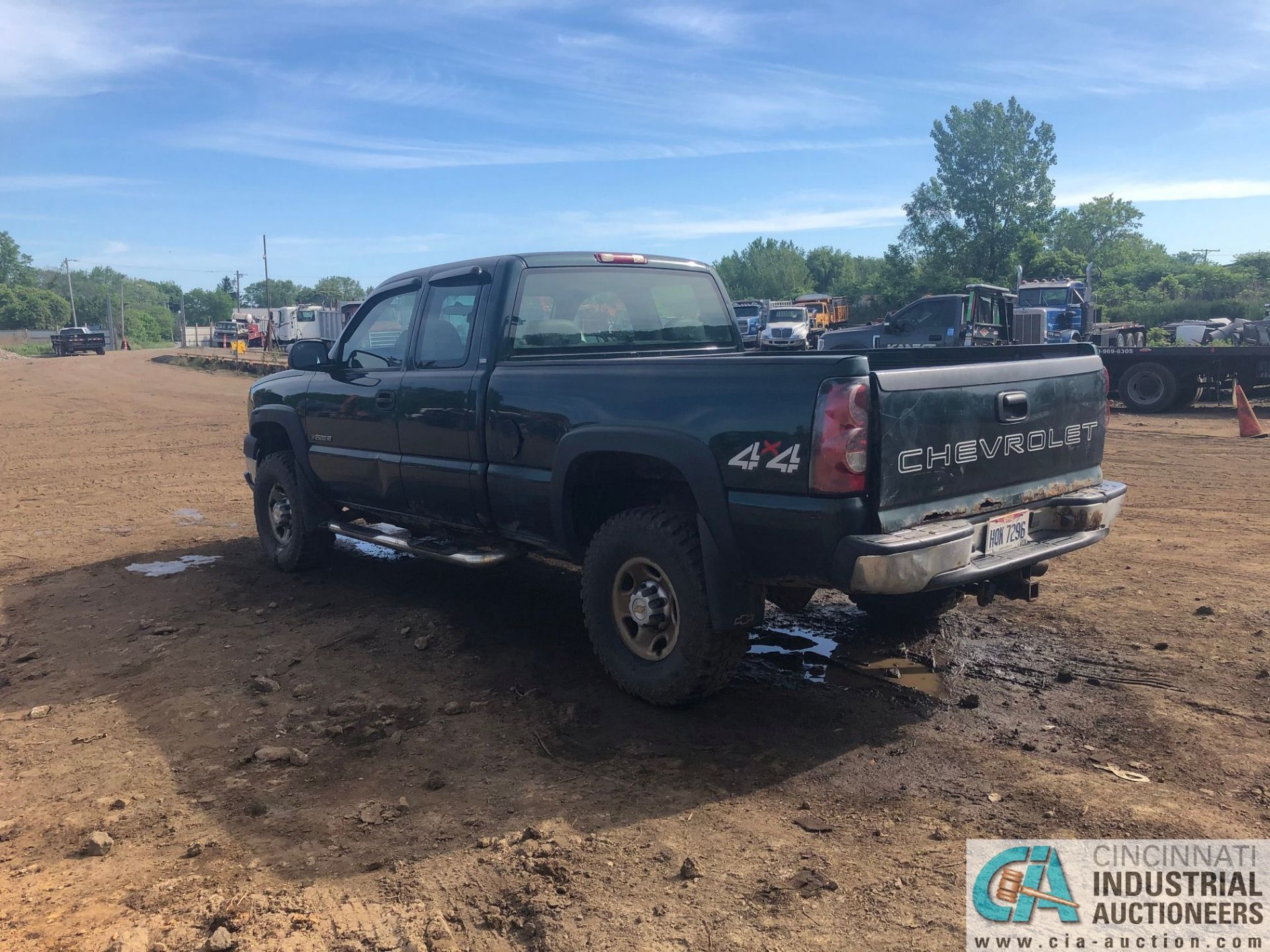 **2004 CHEVROLET 2500 HD FOUR-WHEEL DRIVE CREW CAB PICKUP TRUCK; VIN #1GCHK29U54E312127 - Image 5 of 5