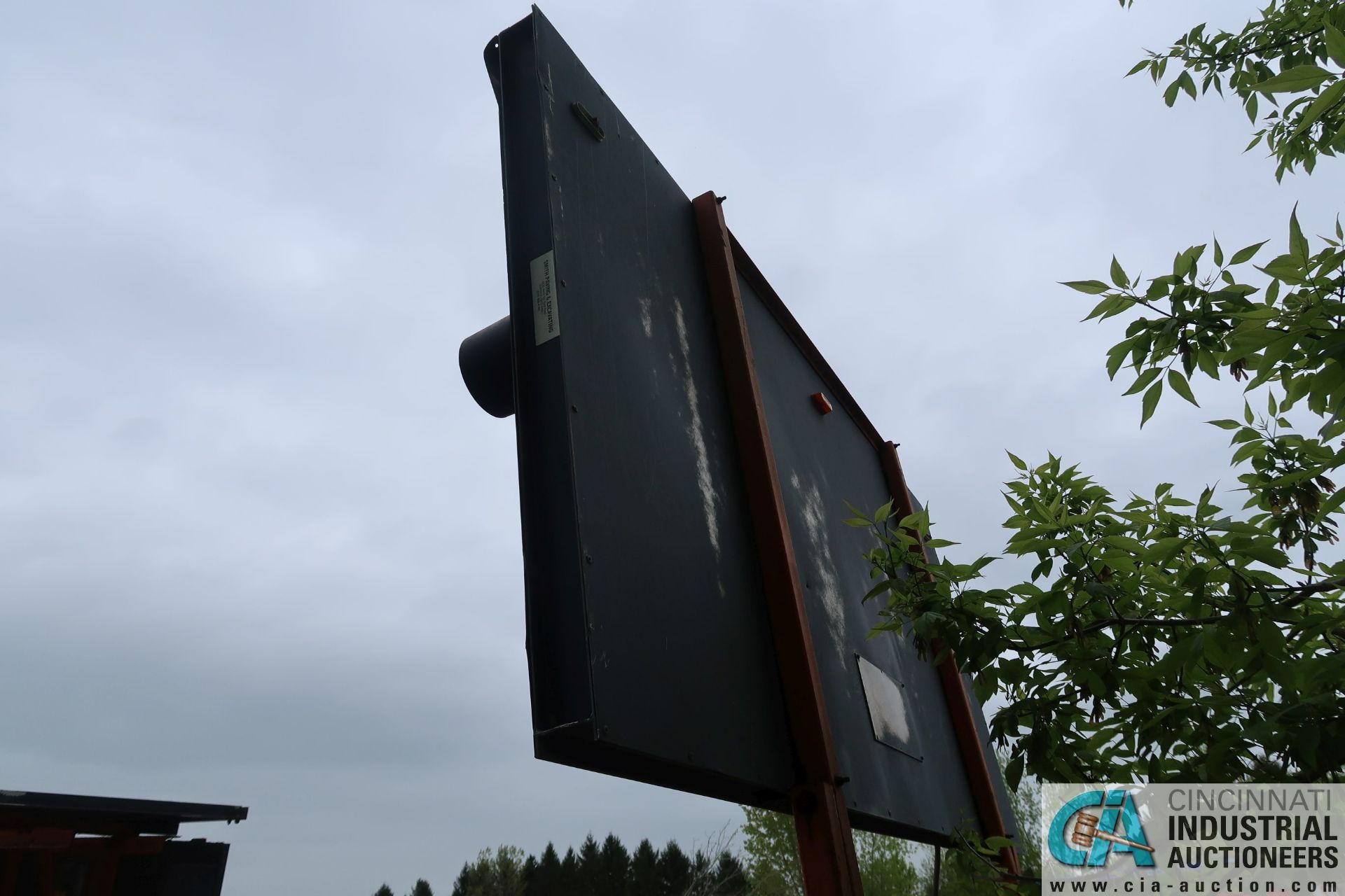 TRAILER MOUNTED DIESEL POWERED ARROW SIGN - Image 4 of 4