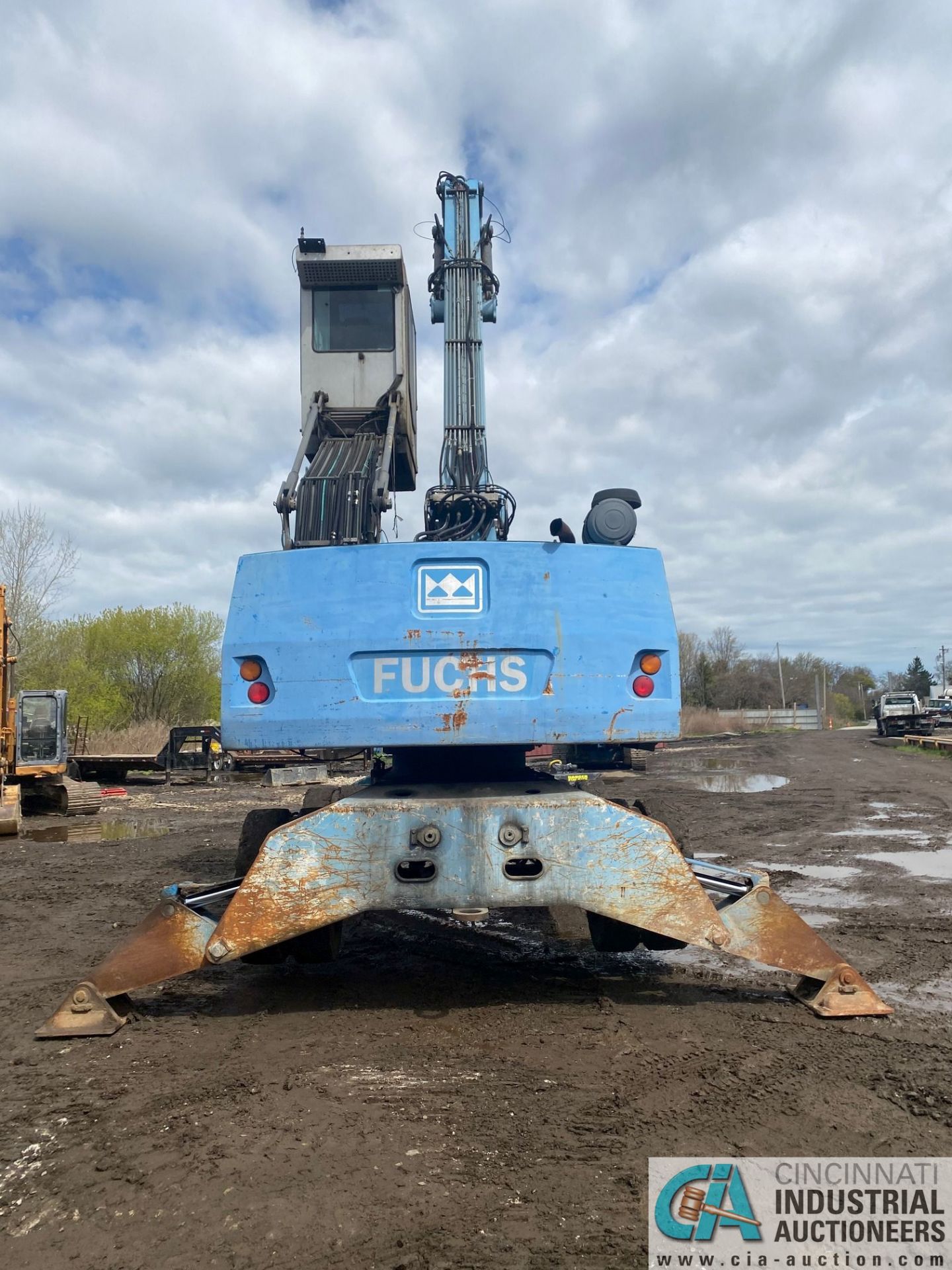 TEREX FUCHS MODEL MHL350 MATERIAL HANDLER; S/N 350210-1521, OUTRIGGERS, ____ HOURS (2006) - Image 5 of 15