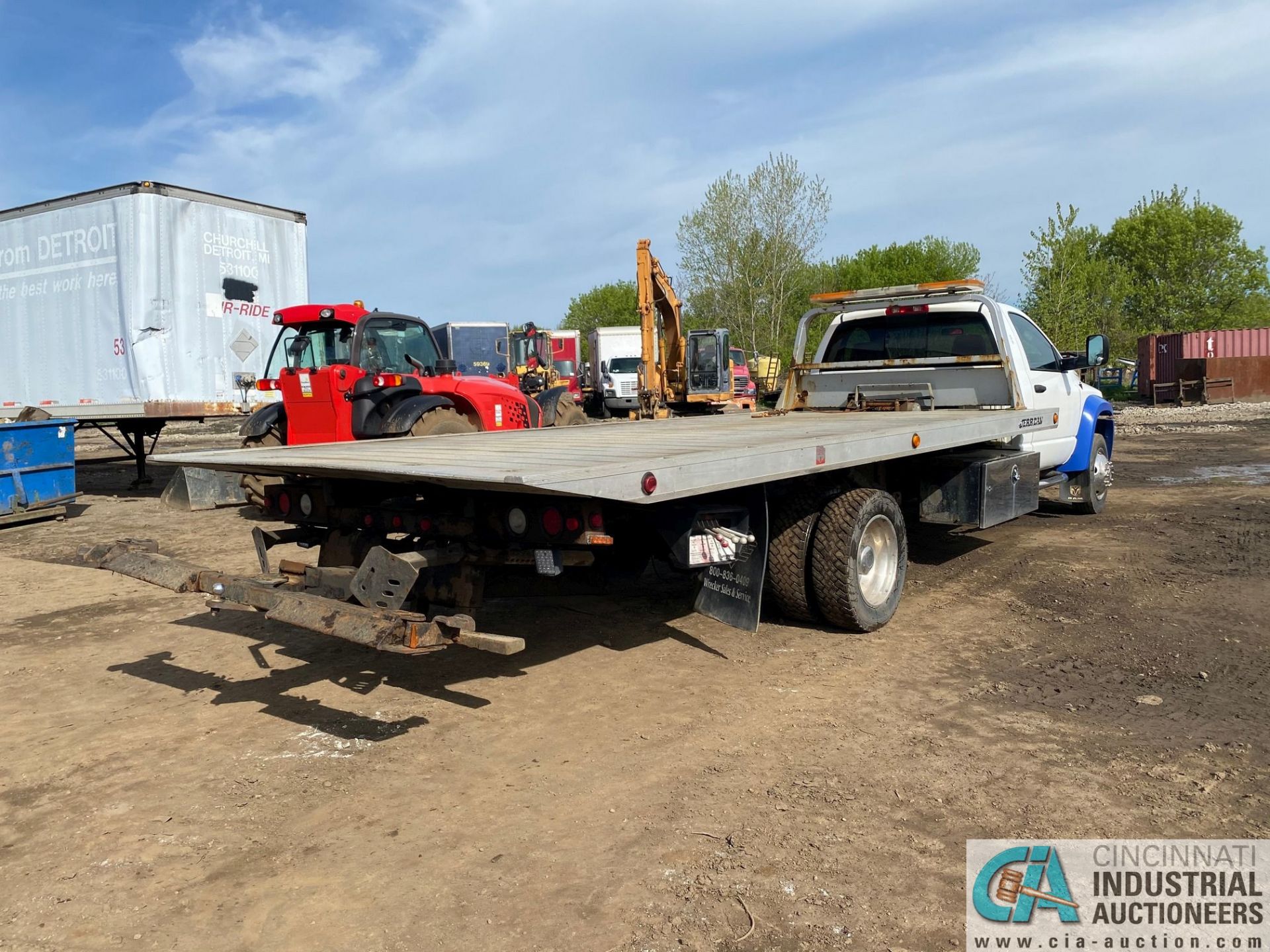 2008 DODGE DUALLY 4X4 ROLLBACK, 19' ALUMINUM DECK, 6.7 LITER CUMMINS TURBO DIESEL ENGINE, RAMESY - Image 5 of 11