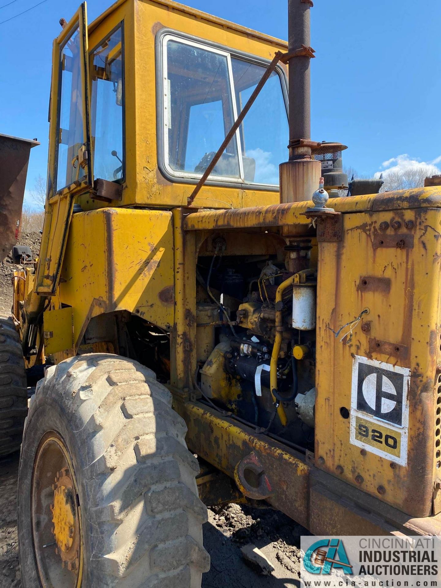 CATERPILLAR 920 ARTICULATED RUBBER TIRE TOOL CARRIER WITH 42" FORK ATTACHMENT; S/N 62K2638, W/ - Image 7 of 7