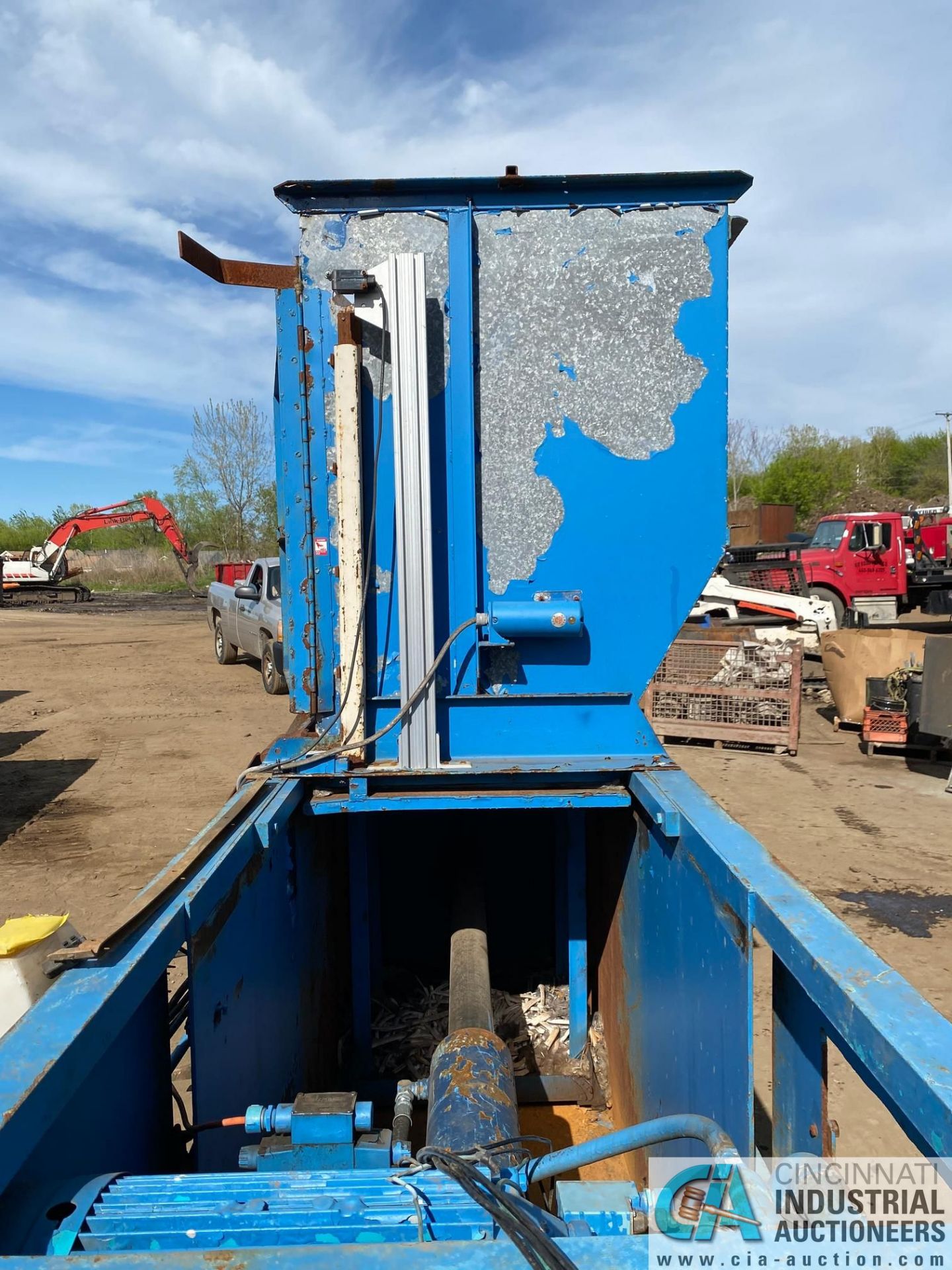 25 HP BALEMASTER TOP LOADING HYDRAULIC HORIZONTAL BALER, 32" WIDE X 60" LONG X 40" HIGH BALE SIZE - Image 4 of 9