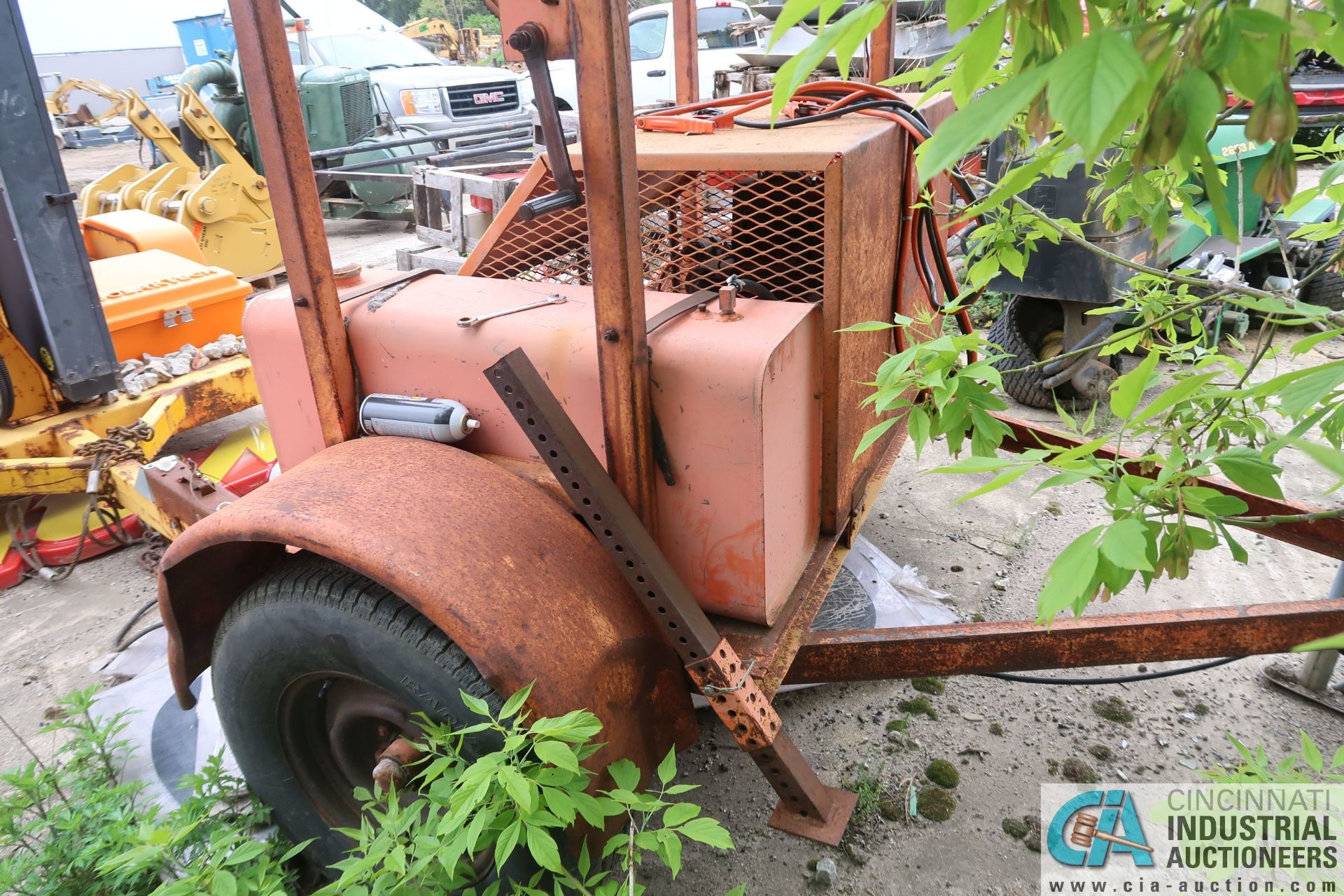 TRAILER MOUNTED DIESEL POWERED ARROW SIGN - Image 3 of 4