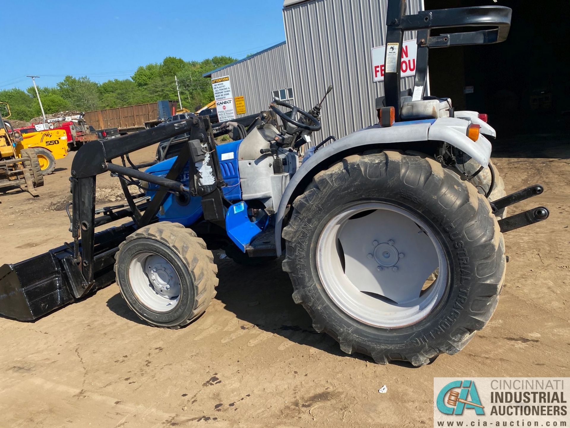 FARMTRAC DT360 4-SPEED DIESEL POWERED TRACTOR WITH FRONT LOADER, 2,500+ HOURS, 4WD, SSL, QUICK - Image 2 of 9