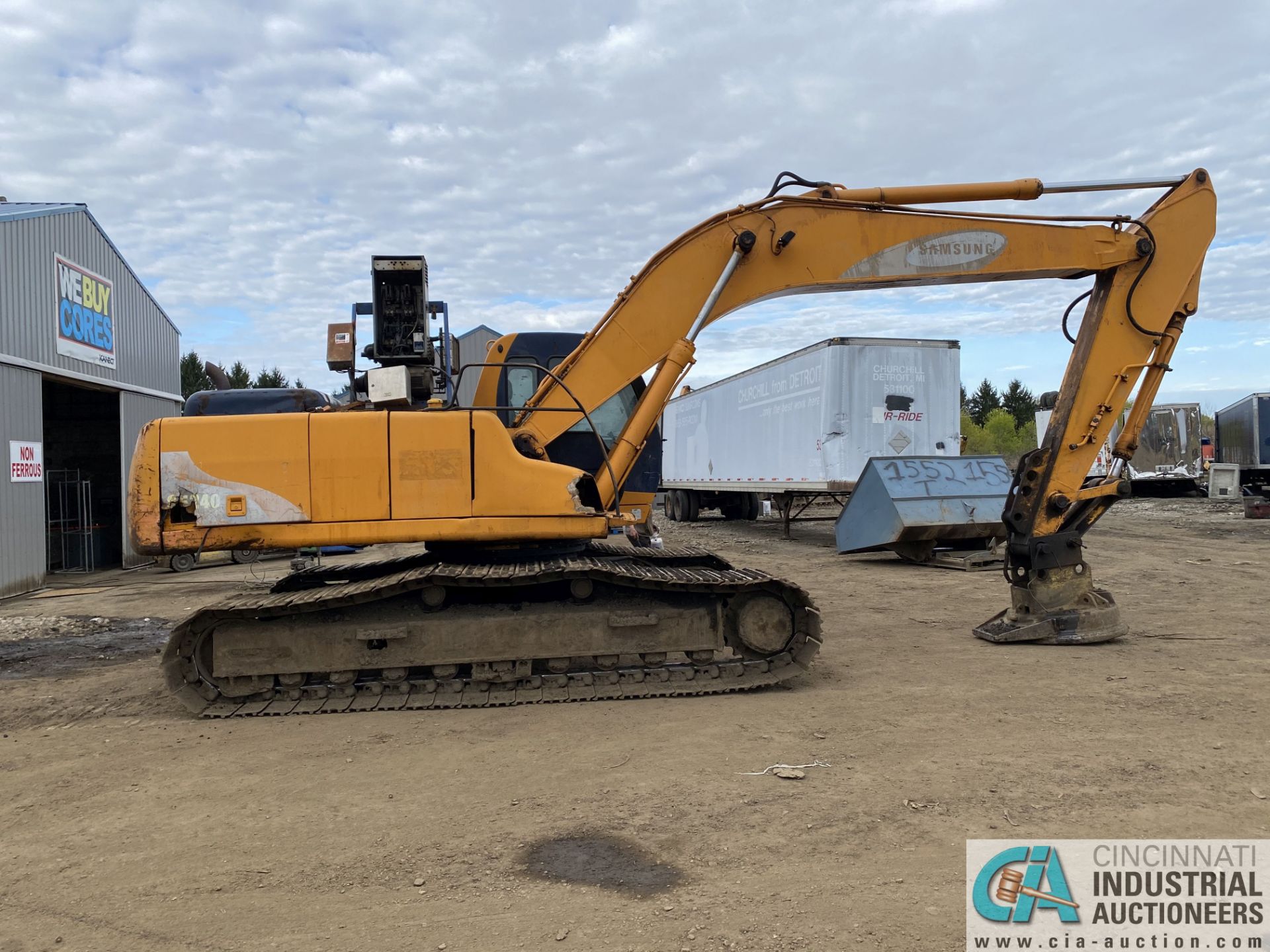 SAMSUNG SE240LC-3 TRACK EXCAVATOR, 9,300 HOURS, S/N FGY0443, 125 KW, 6-CYLINDER ENGINE (2001) - Image 8 of 10