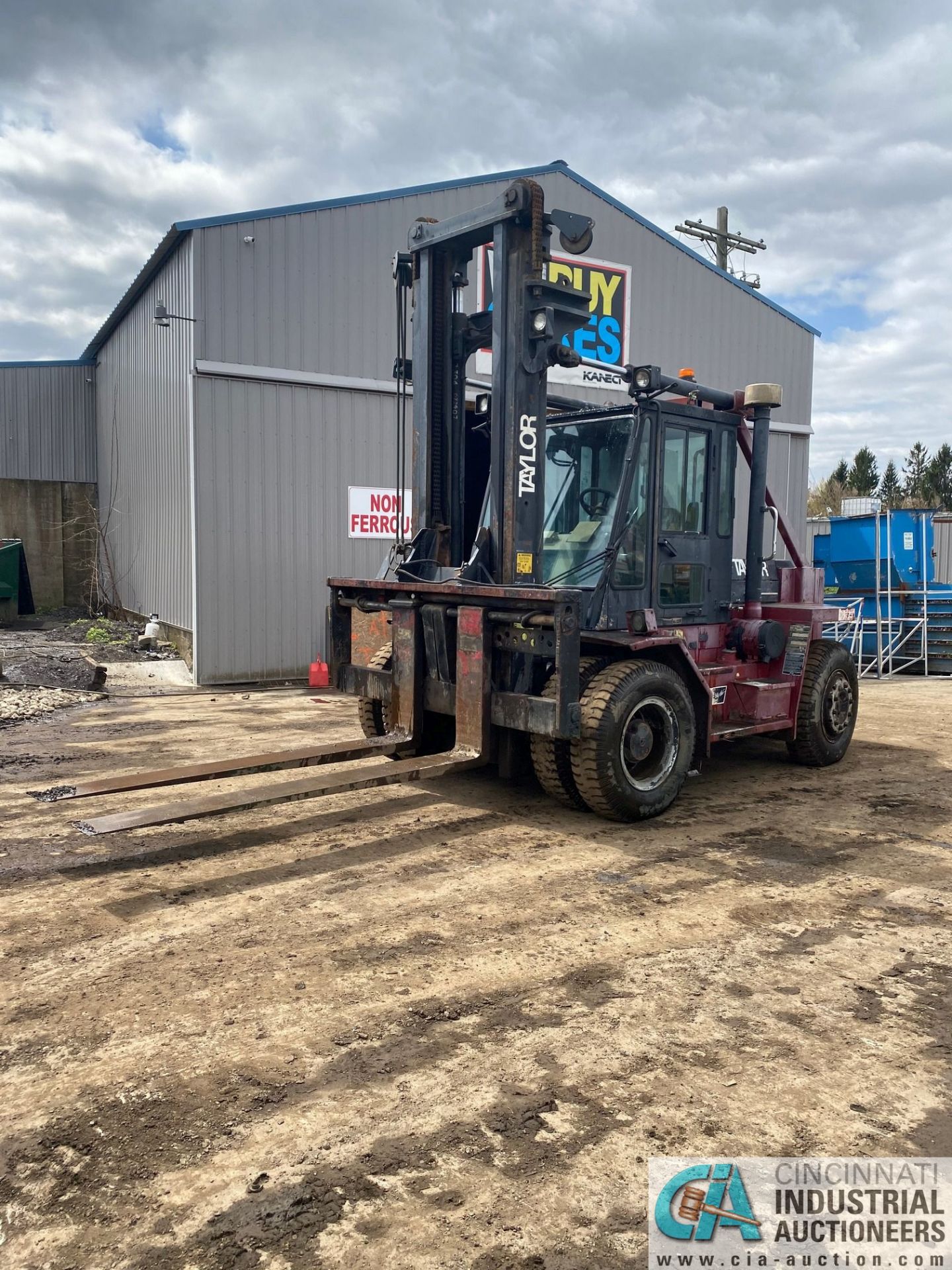 22,000 LB. CAPACITY TAYLOR T-220S "BIG RED" DIESEL, DUAL TIRE PNEUMATIC LIFT TRUCK, 93" FORKS, 17,