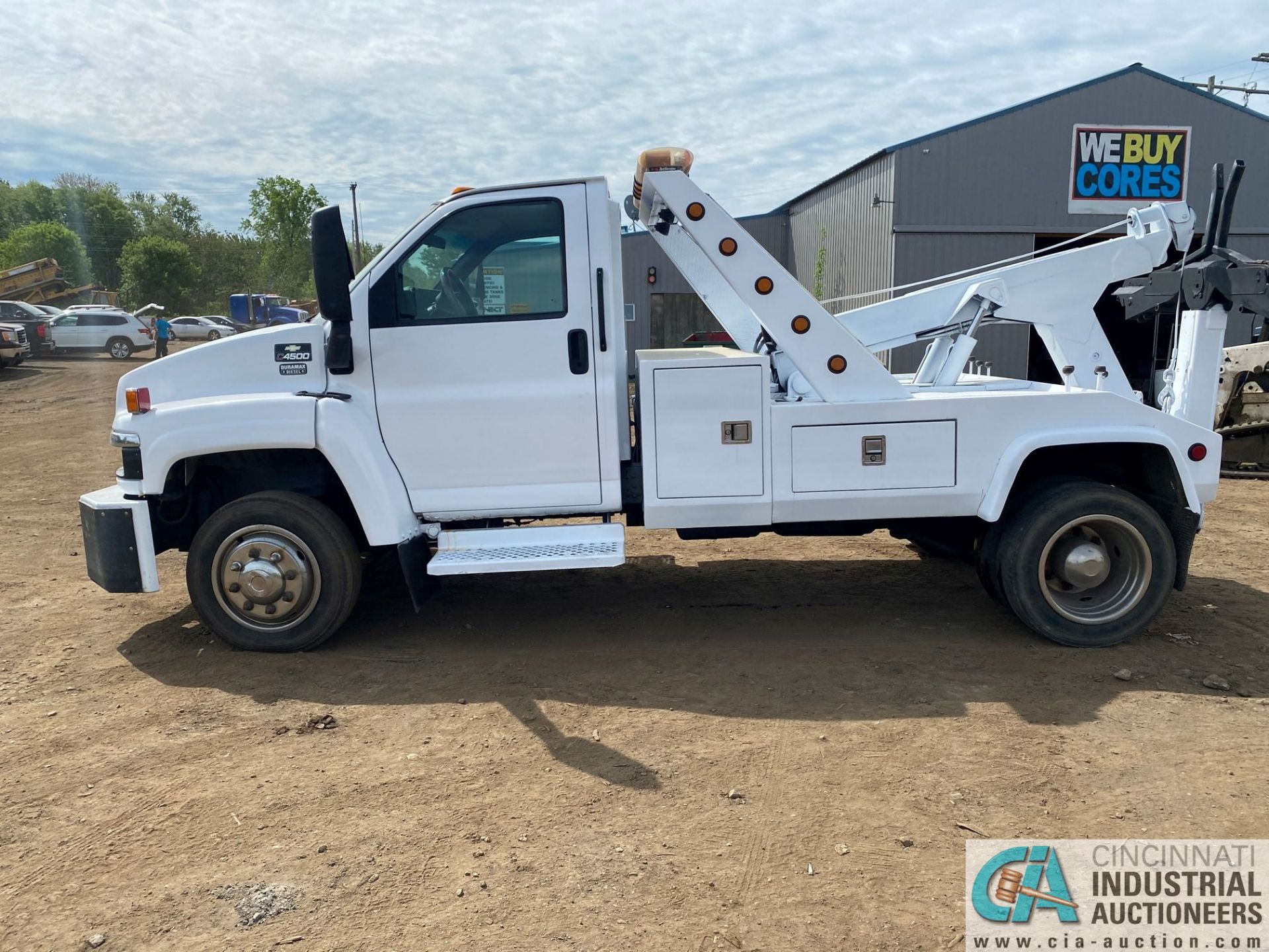 2003 CHEVROLET C4500 DURAMAX DIESEL POWERED DUALLY WRECKER; VIN 1GBE4E1133F522240, CHEVRON MODEL - Image 2 of 5