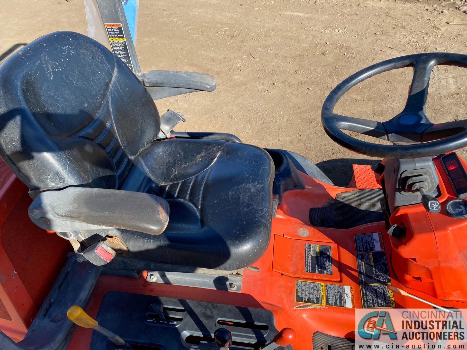 KUBOTA MODEL F3680 DIESEL POWERED 4-WHEEL DRIVE TRACTOR WITH 72" HIPRO3 FRONT MOUNTED MOWER - Image 5 of 7