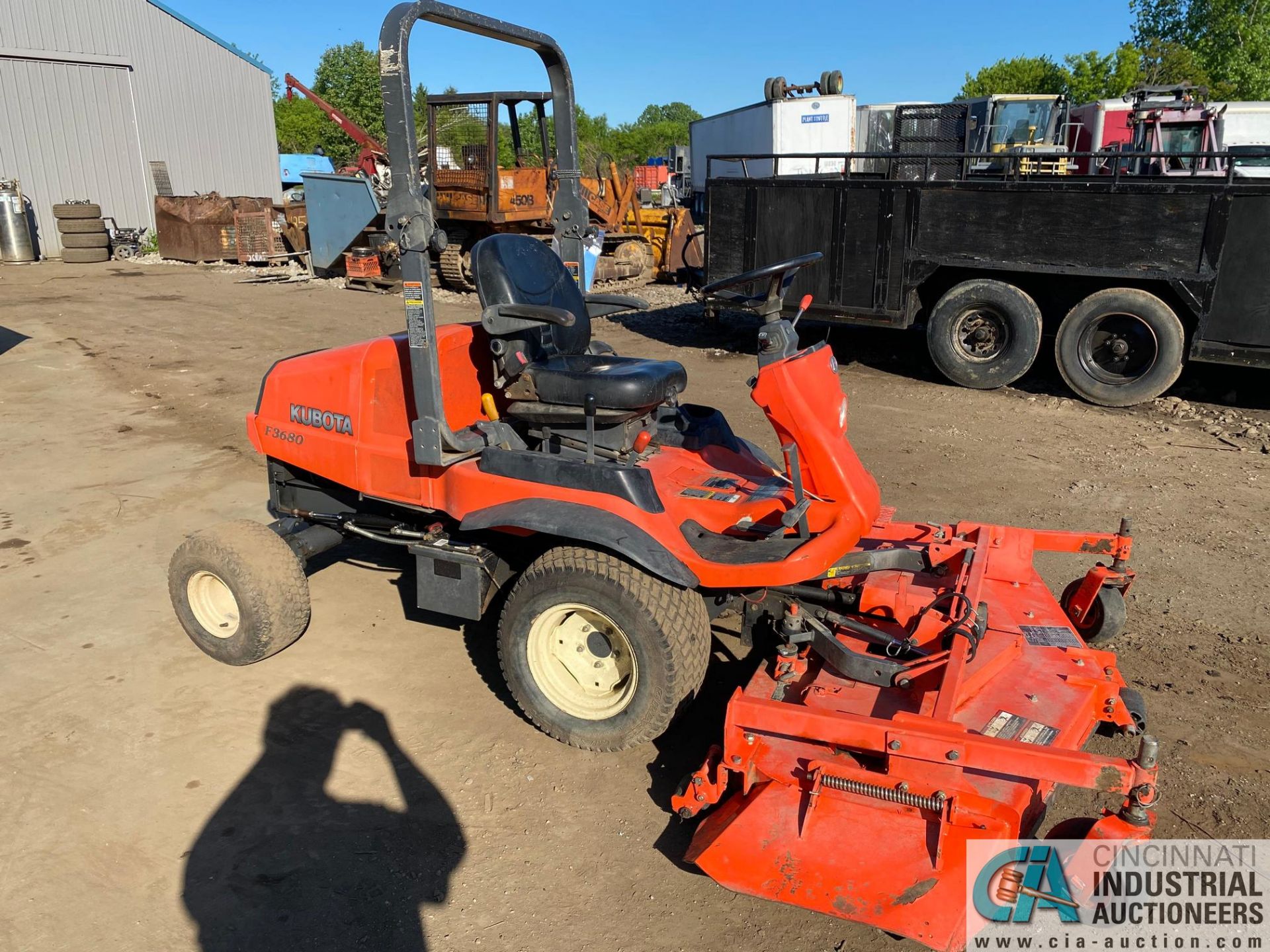 KUBOTA MODEL F3680 DIESEL POWERED 4-WHEEL DRIVE TRACTOR WITH 72" HIPRO3 FRONT MOUNTED MOWER - Image 4 of 7