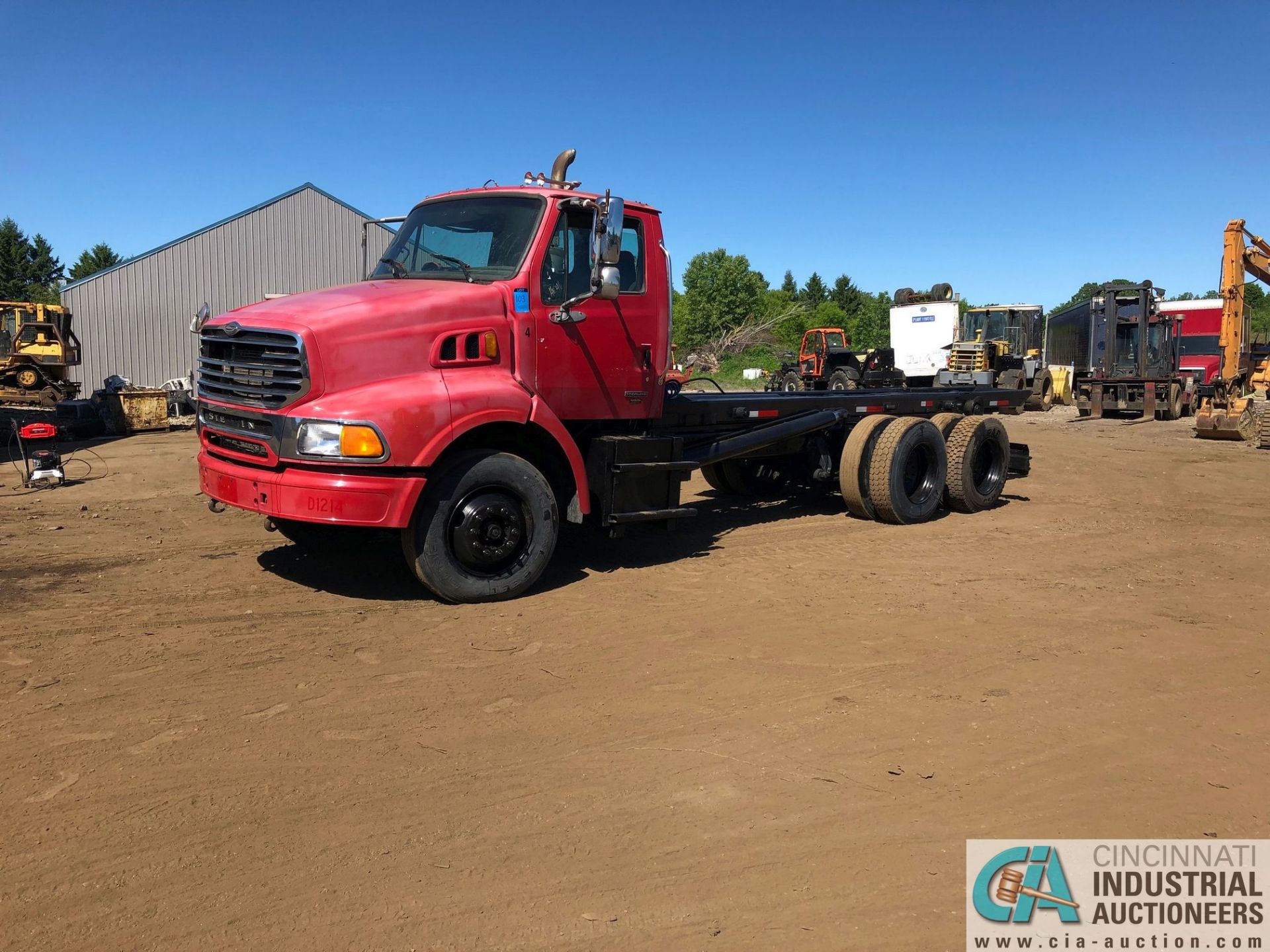 2007 STERLING TANDEM AXLE DUAL WHEEL ROLLOFF CONTAINER TRUCK, EASTON FULLER TRANSMISSION, - Image 2 of 4