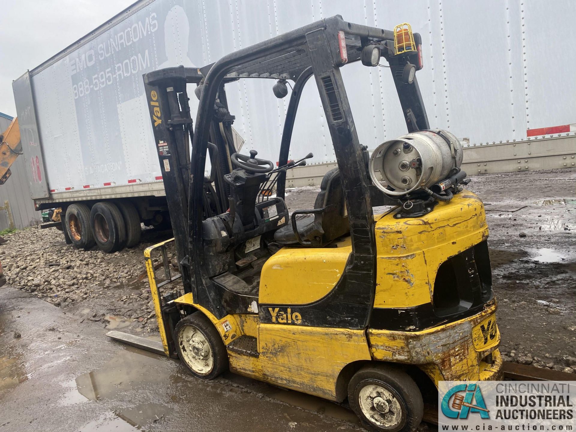 4,450 LB. CAPACITY YALE MODEL GLC050VXNVSE088 LP GAS CUSHION TIRE FORKLIFT; S/N A910V11231E, 3-STAGE - Image 6 of 8