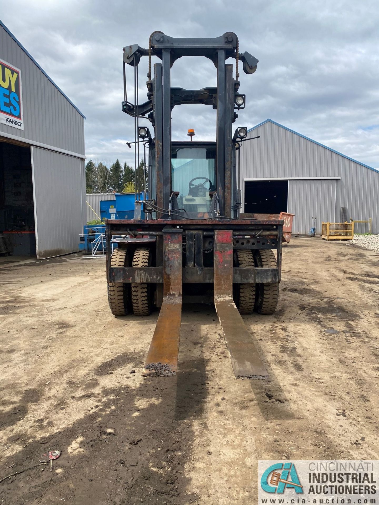 22,000 LB. CAPACITY TAYLOR T-220S "BIG RED" DIESEL, DUAL TIRE PNEUMATIC LIFT TRUCK, 93" FORKS, 17, - Image 9 of 12