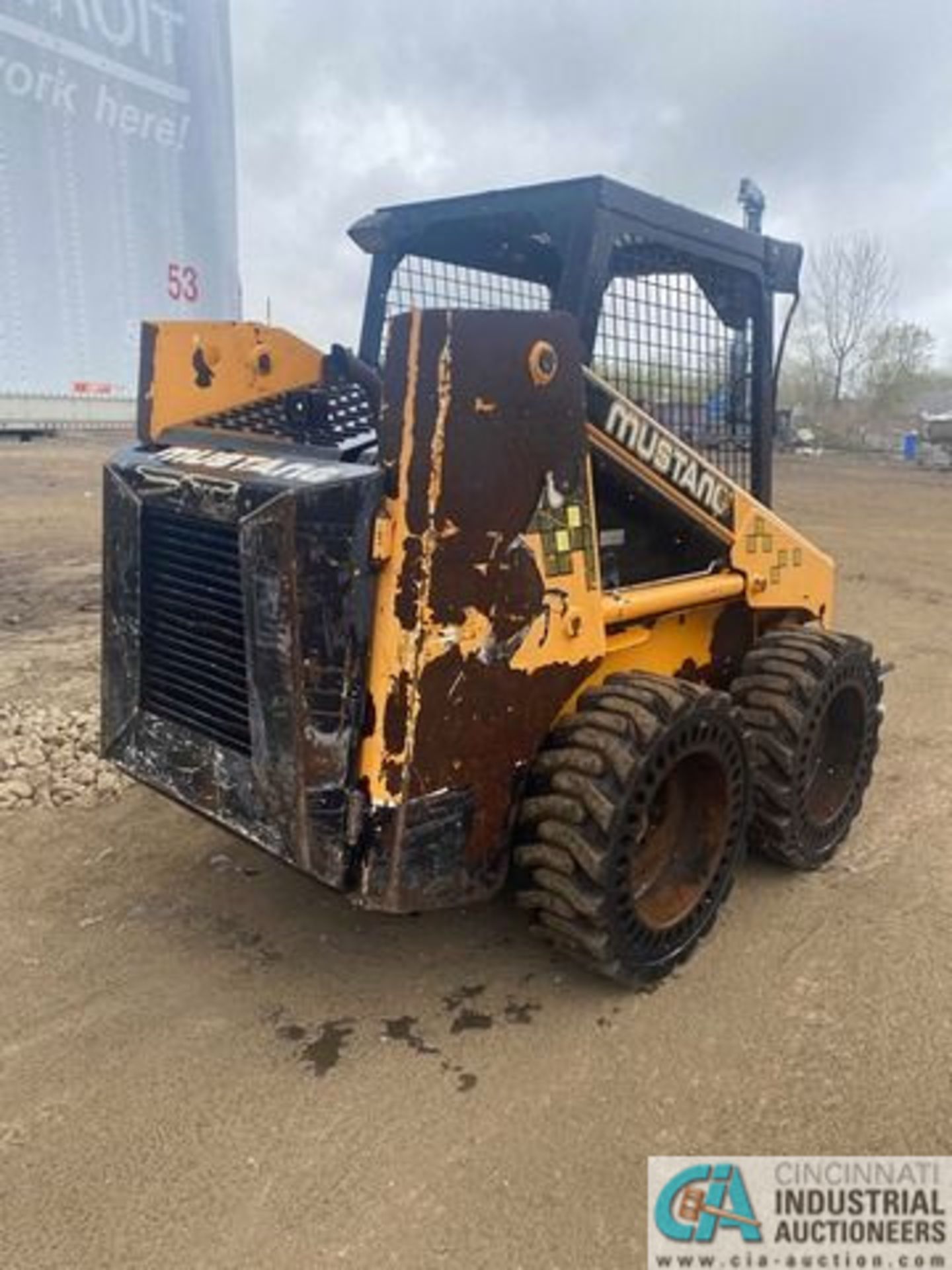 JOHN DEERE MUSTANG 2040 SKID STEER, YANMAR DIESEL ENGINE - Image 3 of 5