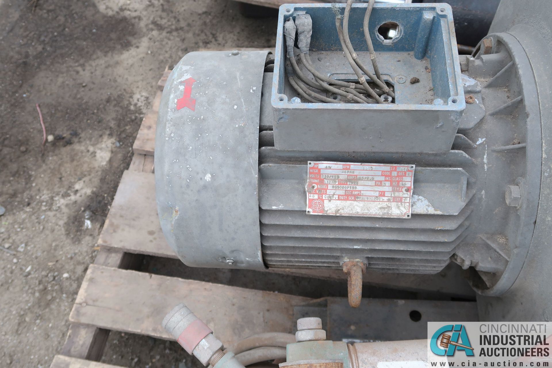 5 HP EDWARDS MODEL E1M175 ONE STAGE ROTARY VANE VACUUM PUMP; S/N 163 - Image 4 of 5